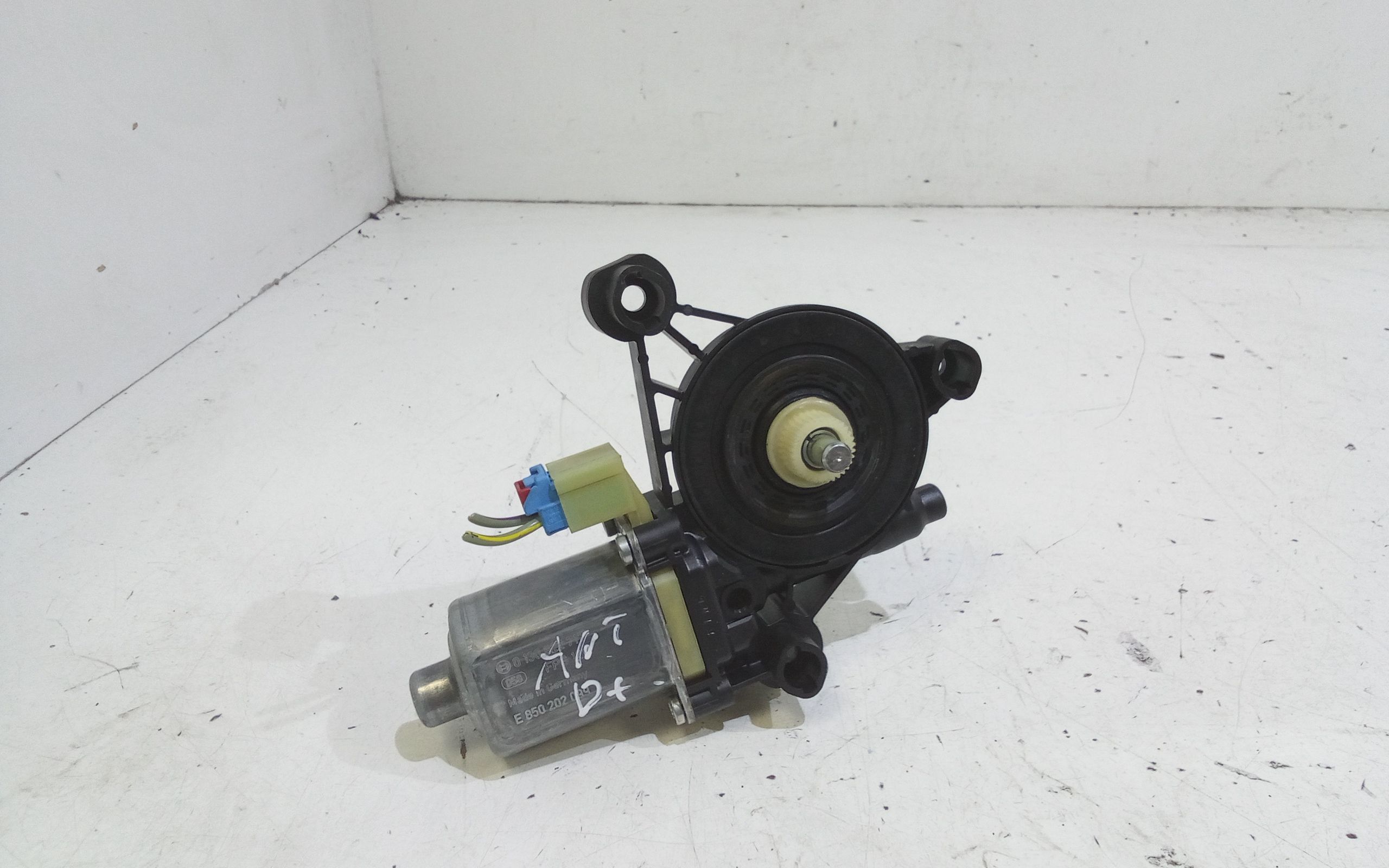 Motorino Alzacristallo Porta Ant. Destro 5Q0959801B Usato