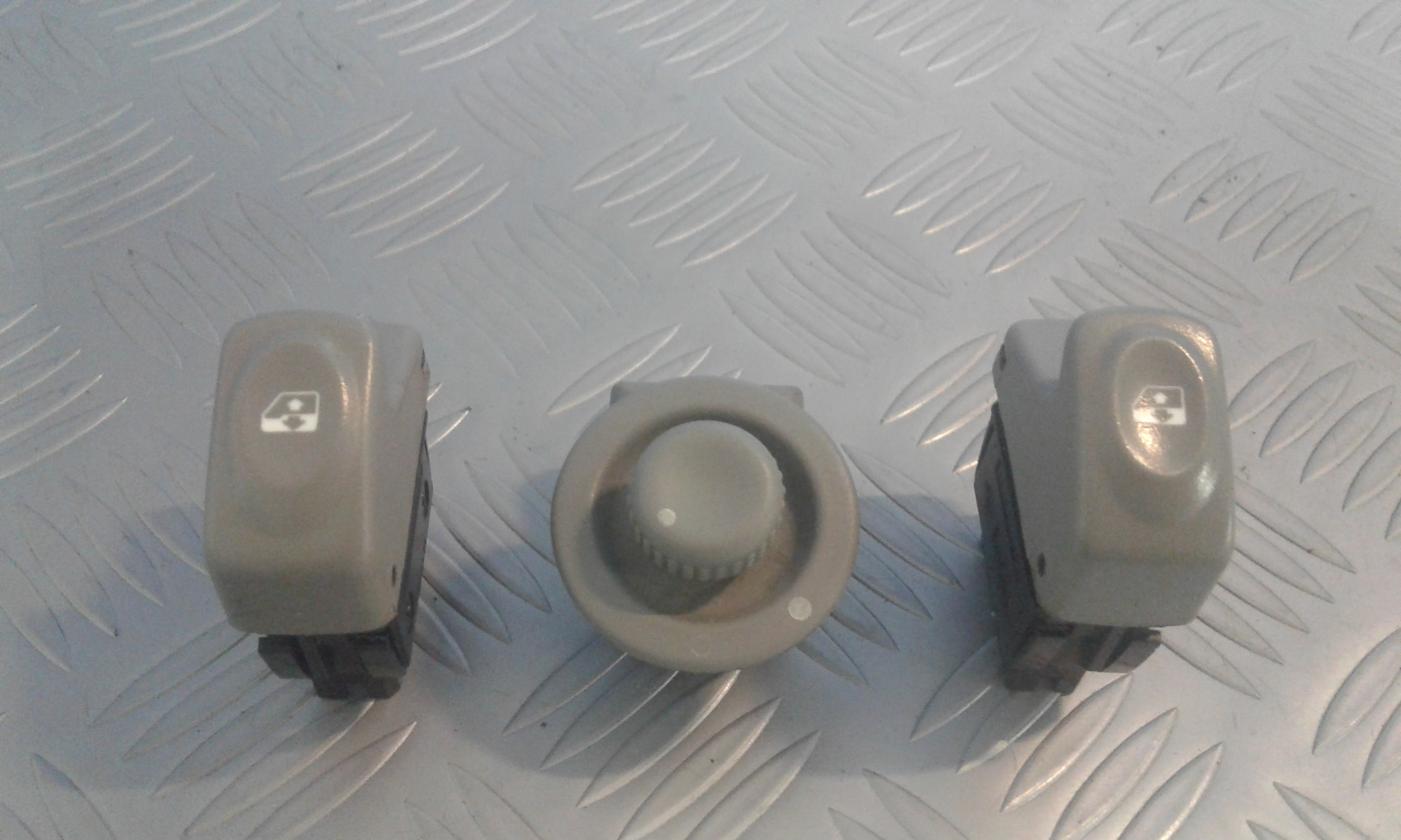 Interruttore Alzacristalli Porta Post. Sinistro Usato