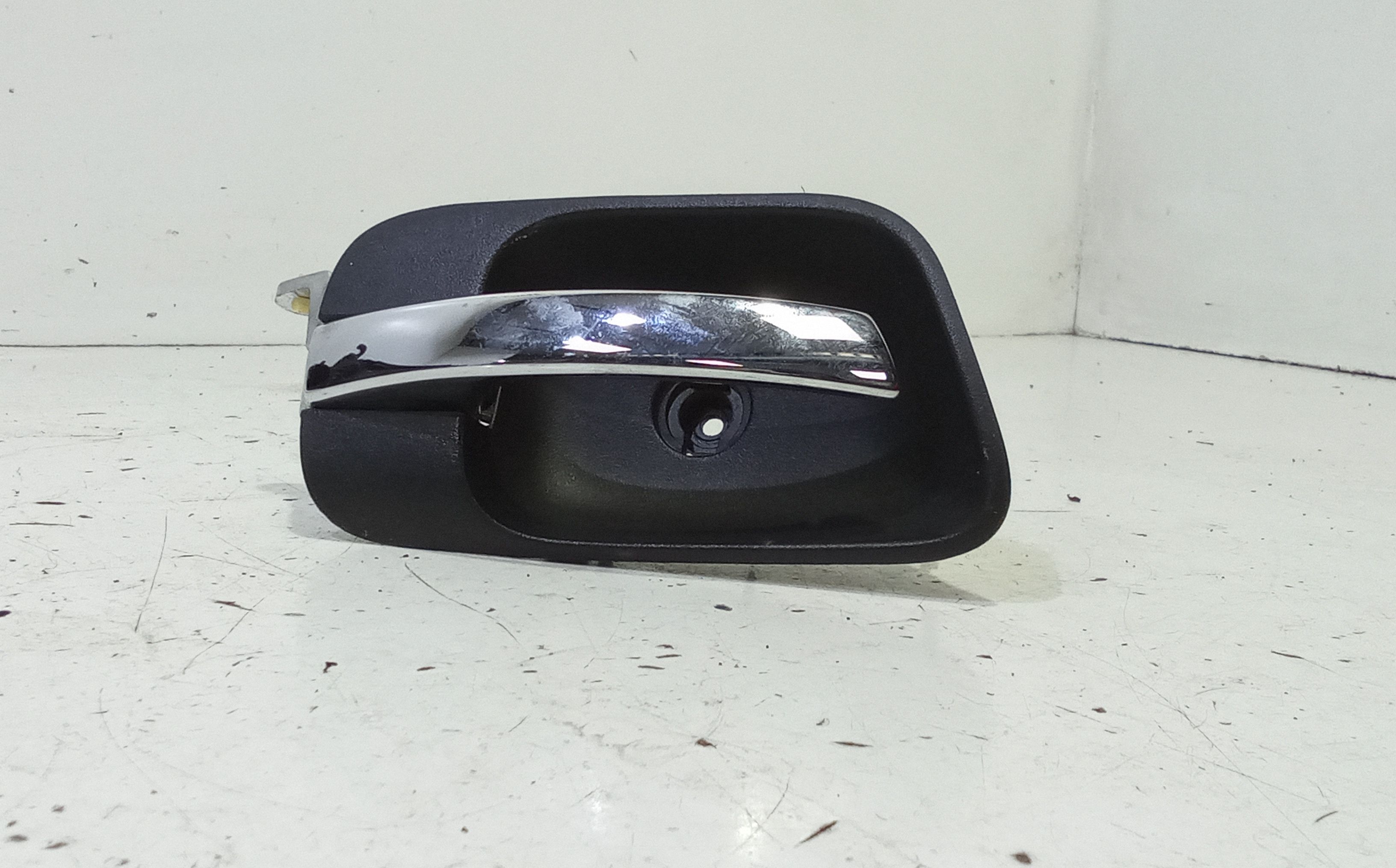 Maniglia Int. Apertura Porta Ant. Destro Usato