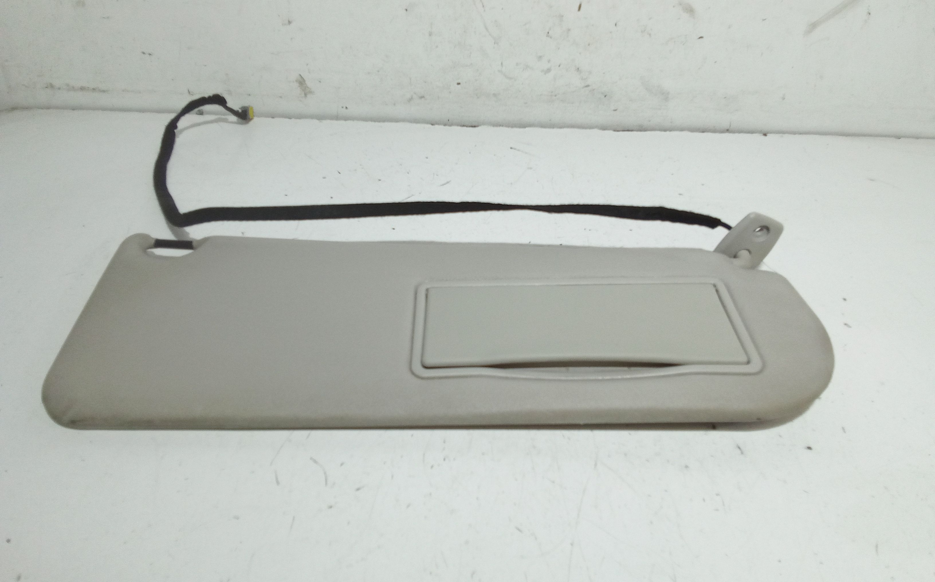 Aletta Parasole Parabrezza Destro 9467252077 Usato