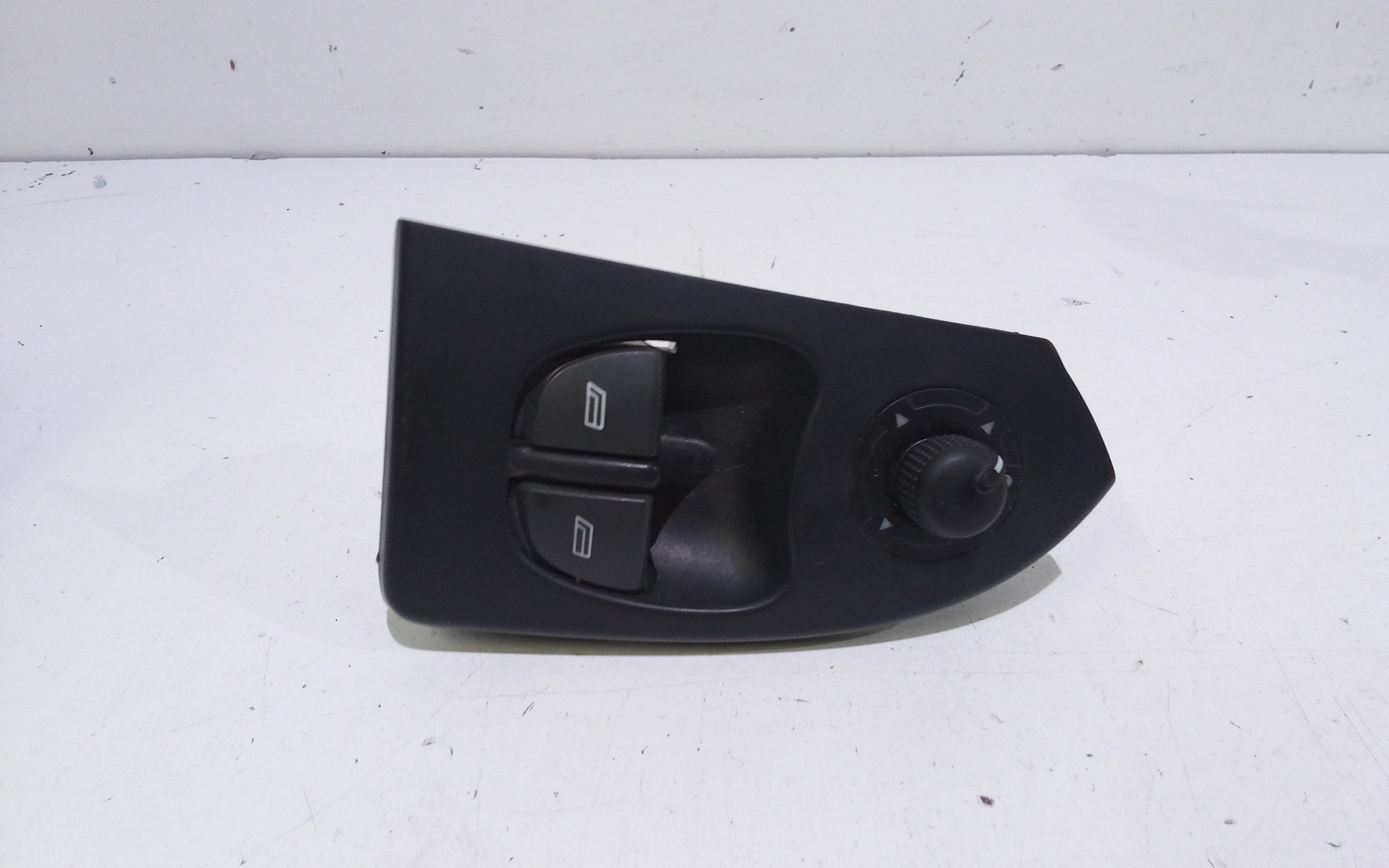 Interruttore Alzacristalli Porta Ant. Sinistro Usato