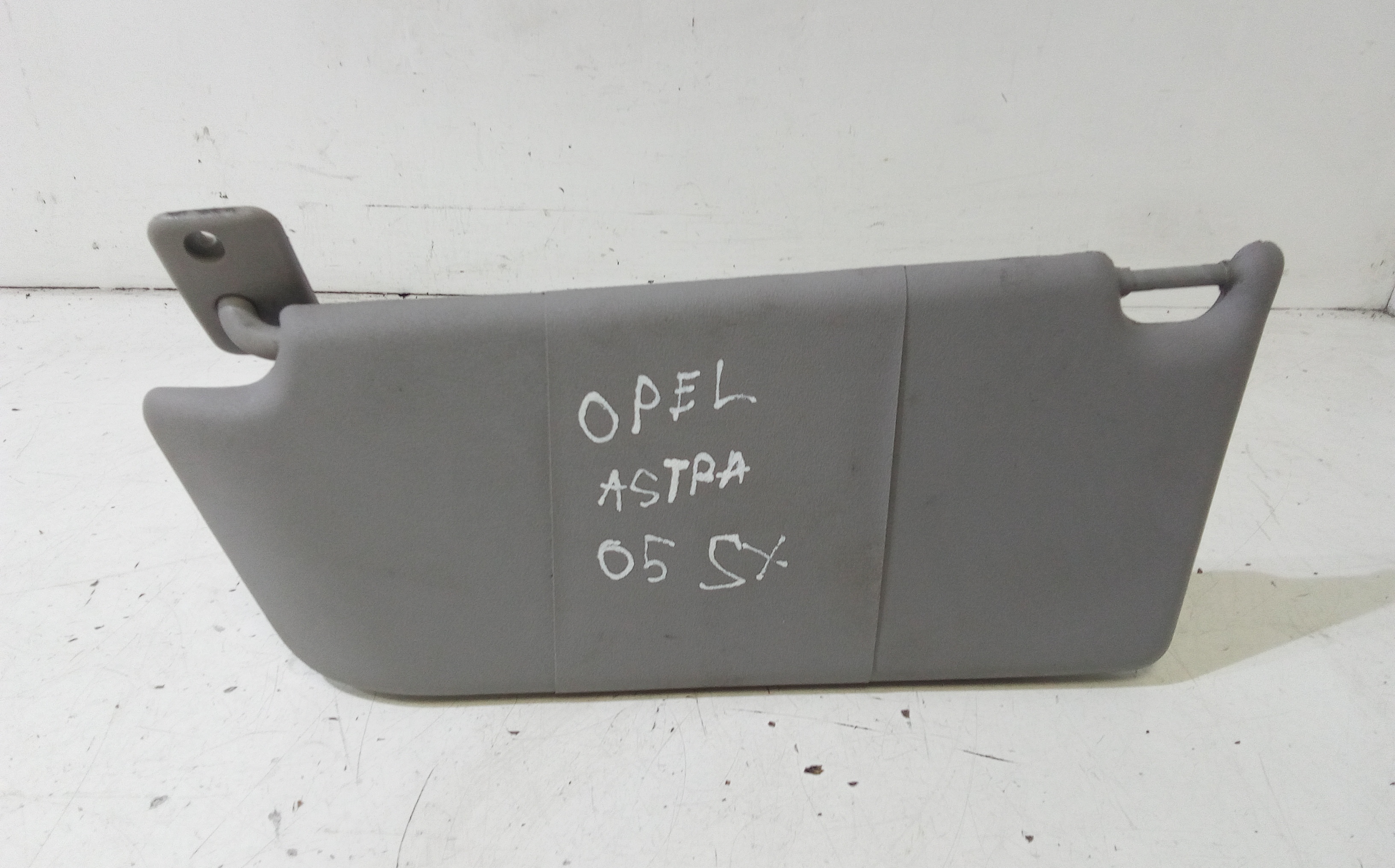 Aletta Parasole Parabrezza Sinistro 13113042 Usato