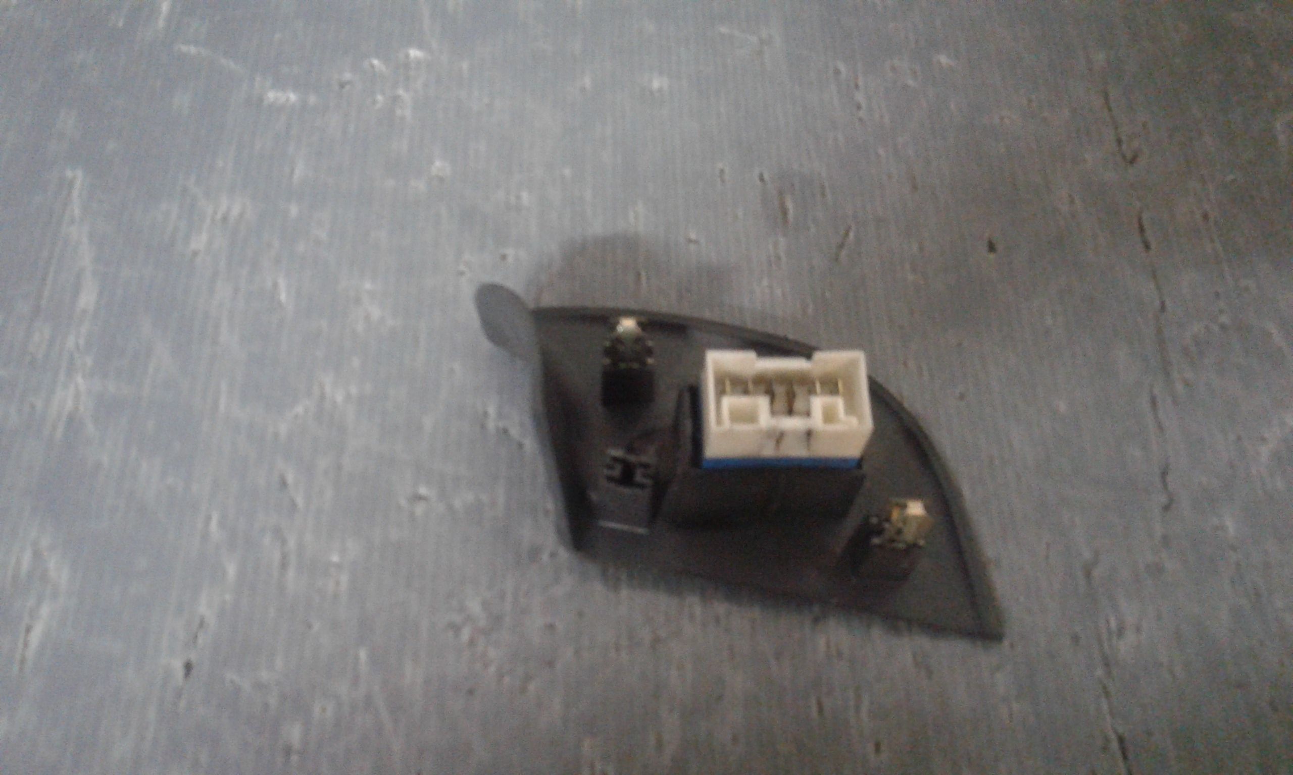 Interruttore Alzacristalli Porta Ant. Destro Usato