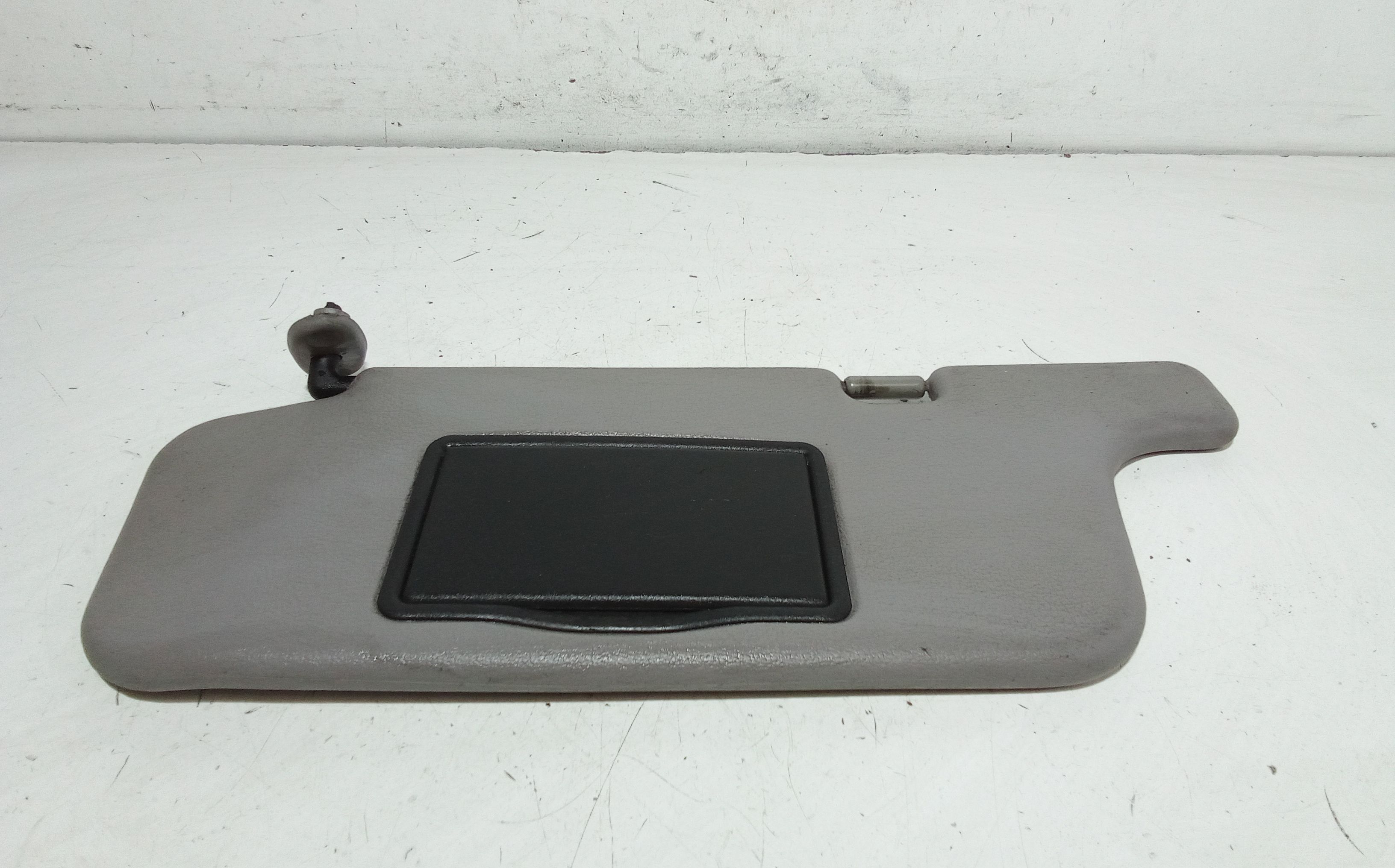 Aletta Parasole Parabrezza Sinistro 96401BC102 Usato