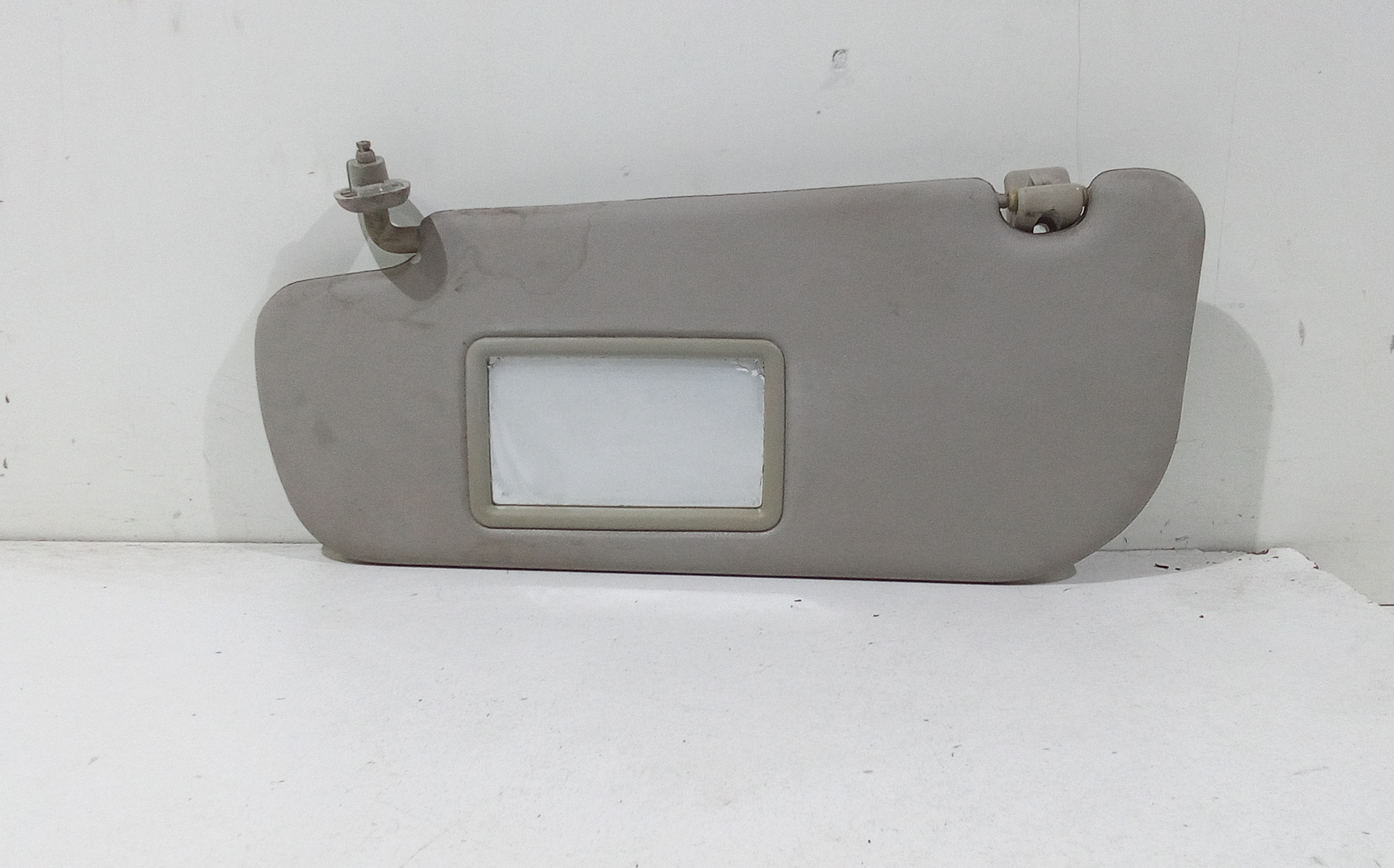 Aletta Parasole Parabrezza Sinistro 8521007130MG Usato