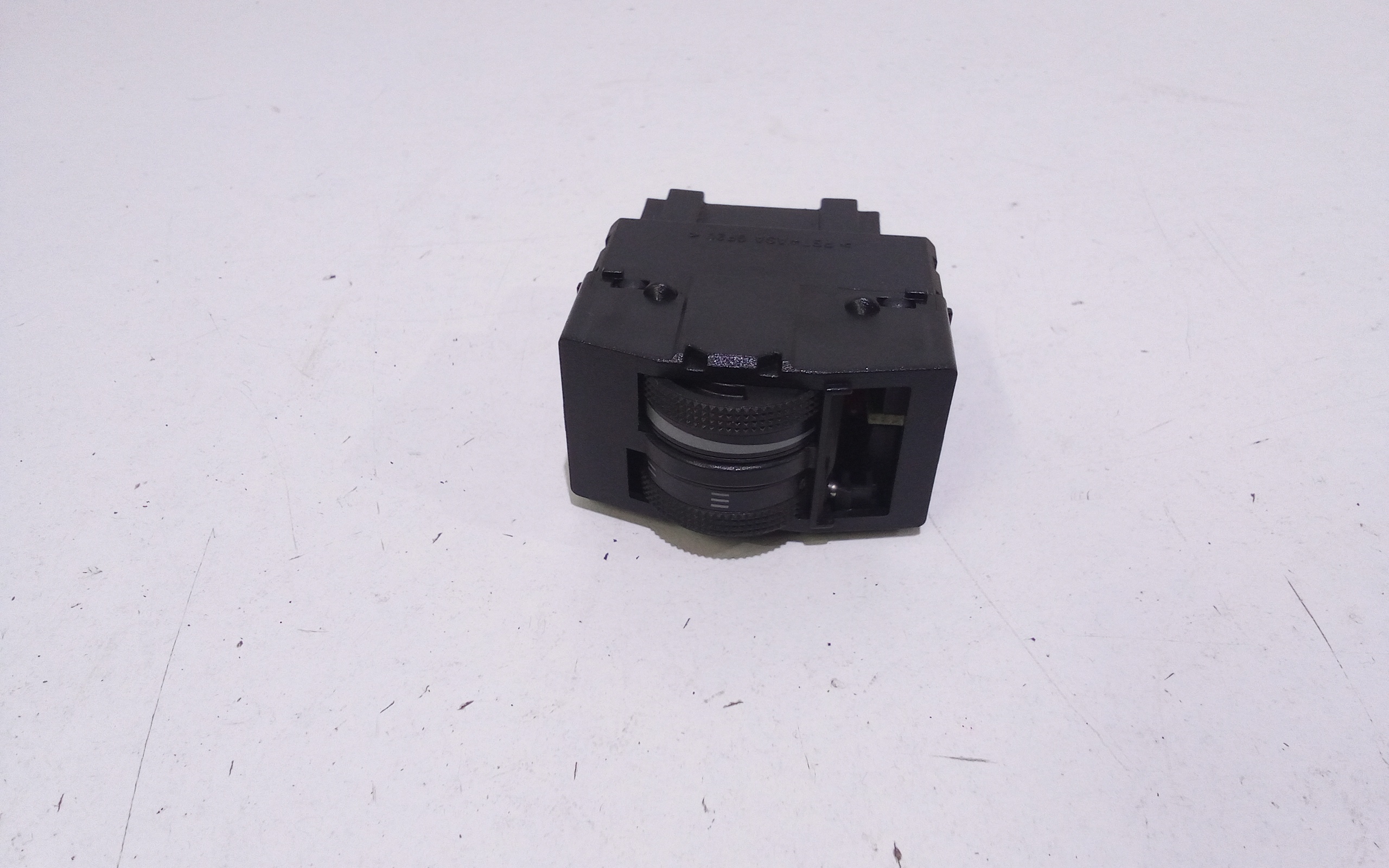 Comando Regolazione Altezza Proiettori 6L0919093B9B9 Usato