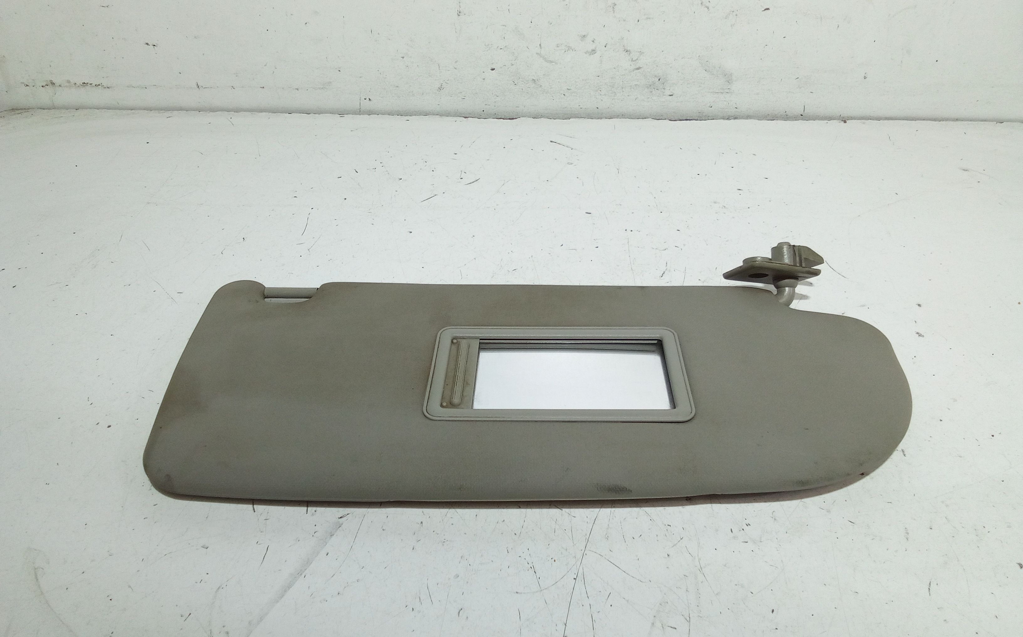 Aletta Parasole Parabrezza Destro 735314225 Usato