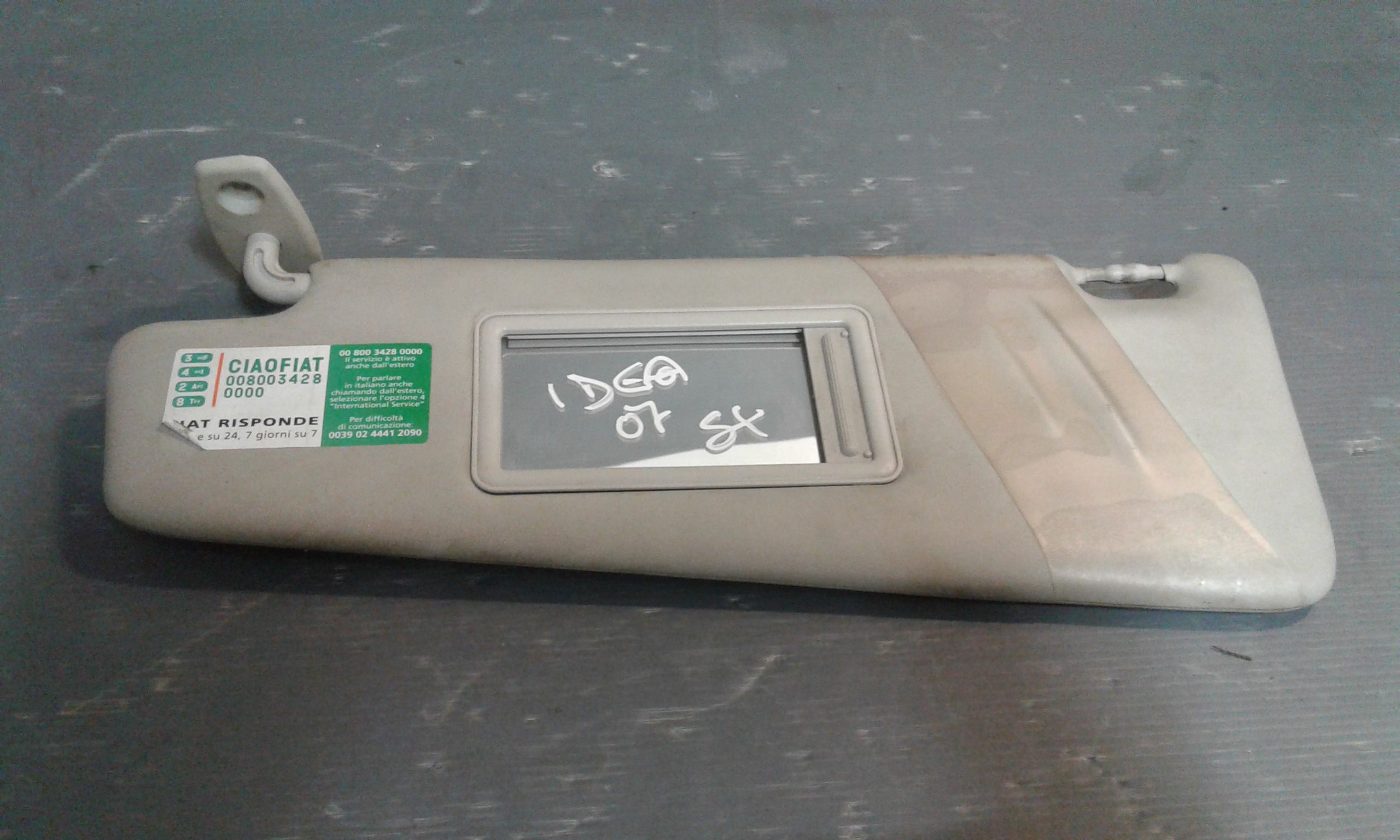 Aletta Parasole Parabrezza Sinistro 735361679 Usato