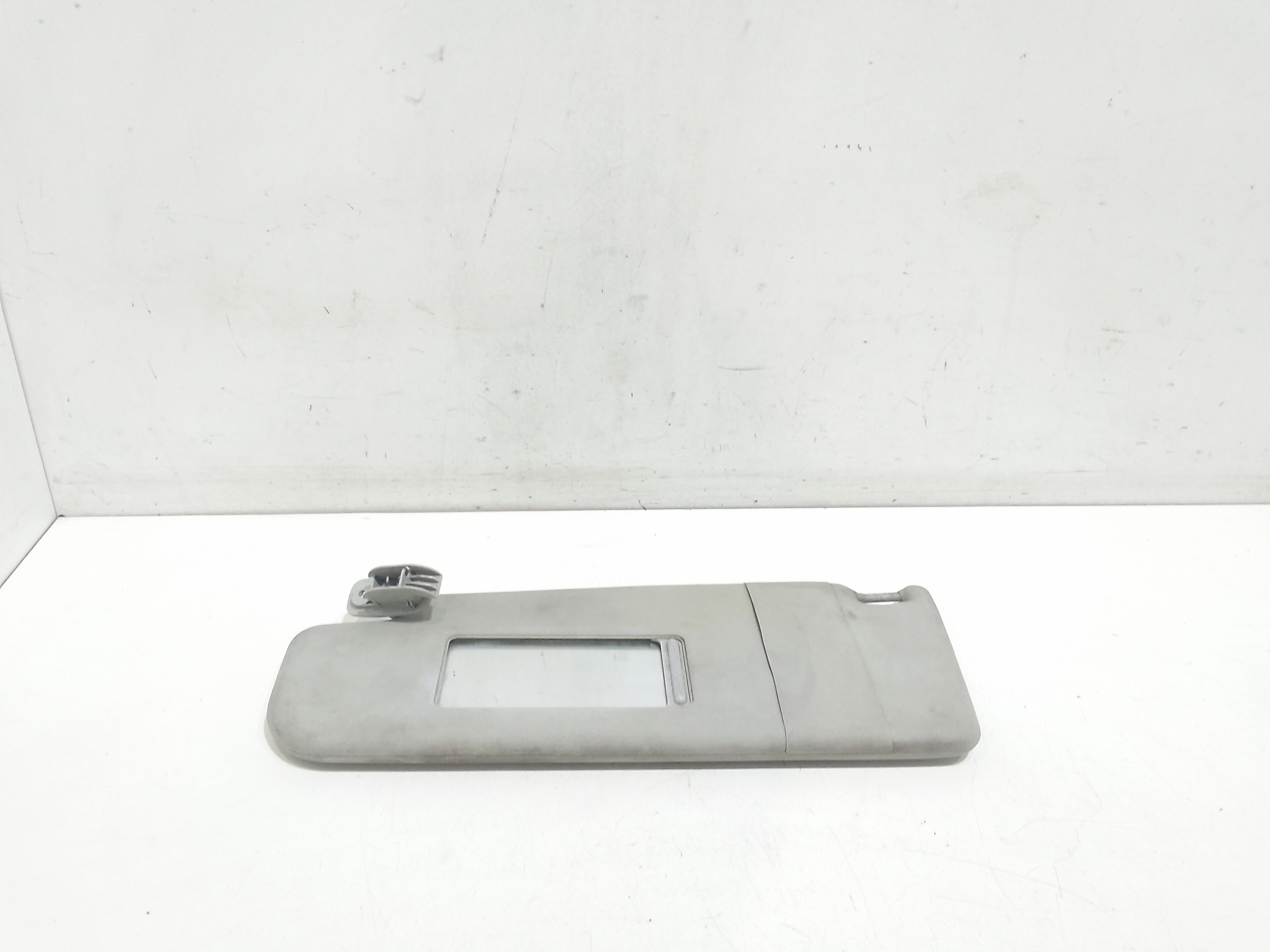 Aletta Parasole Parabrezza Sinistro 6X0857551E2F4 Usato