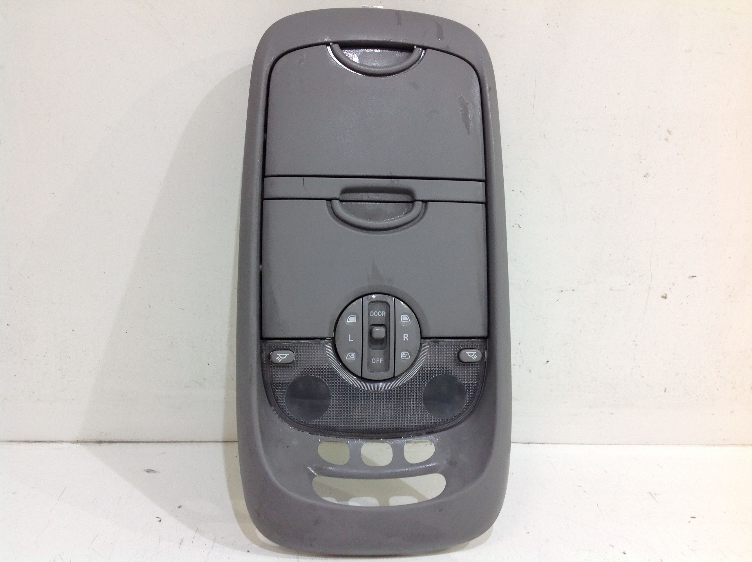 Luce Cortesia Ant. Tetto 928104D101QW Usato