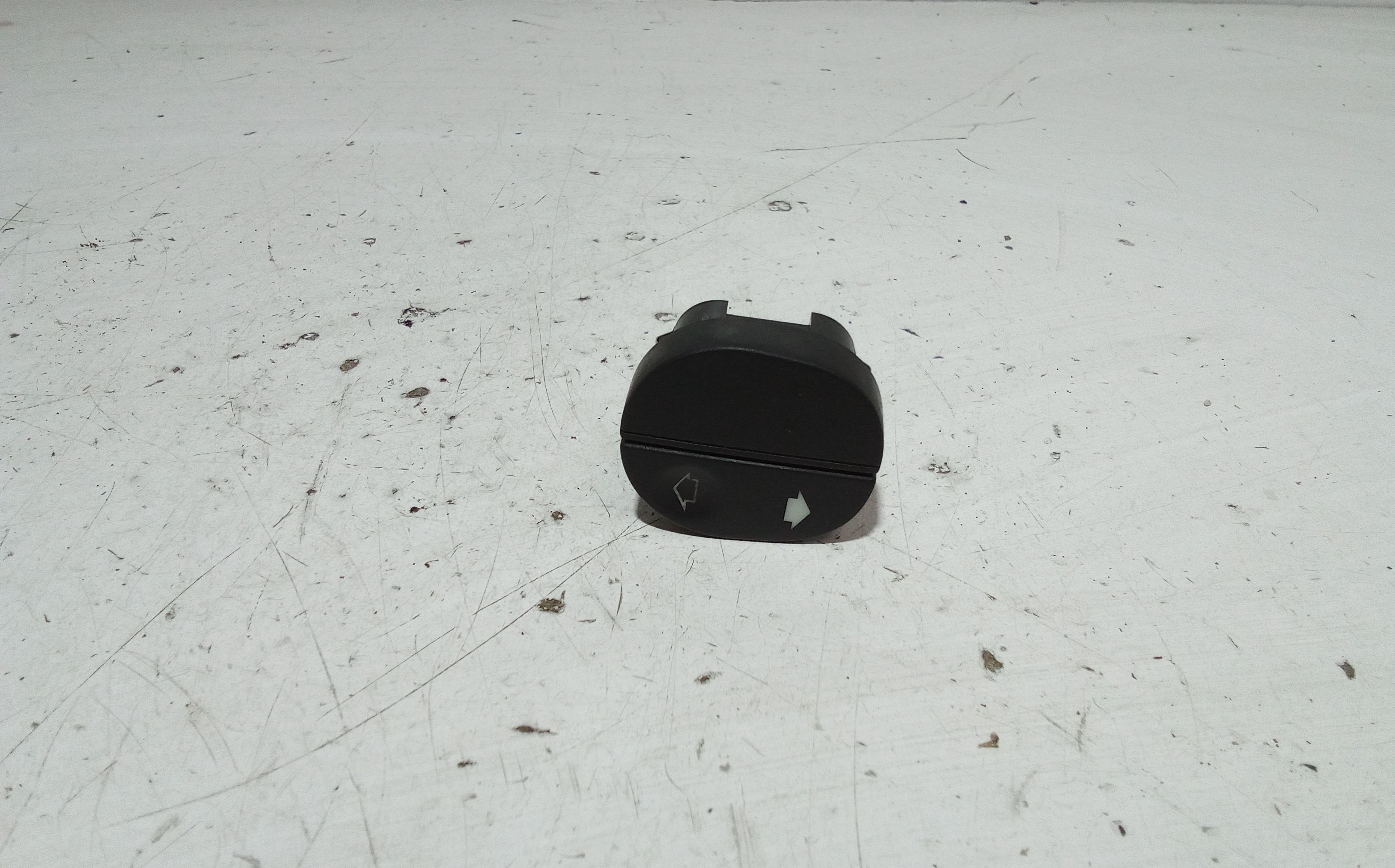 Interruttore Alzacristalli Porta Ant. Destro 1107243 Usato