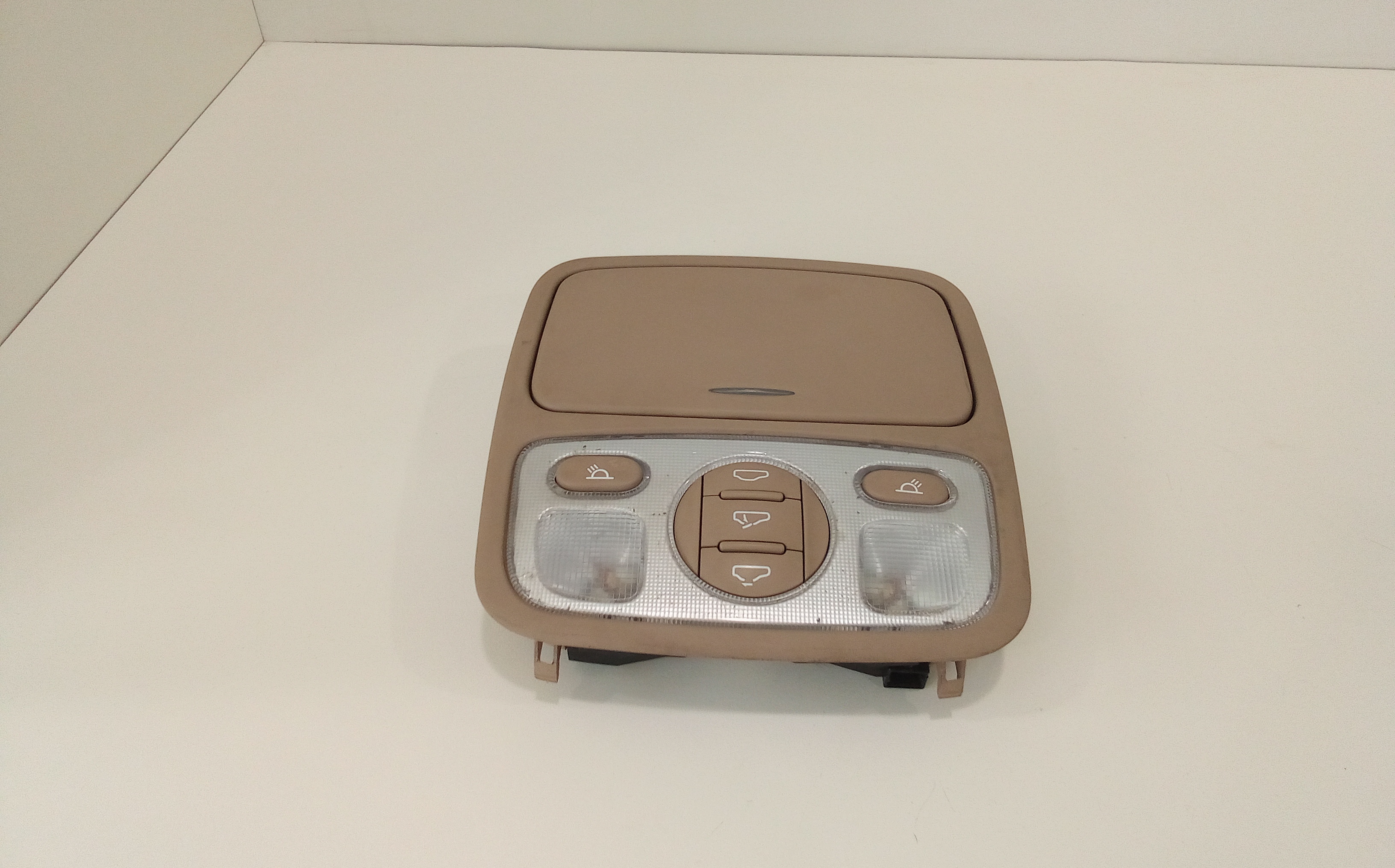 Luce Cortesia Ant. Tetto 928001D000QW Usato