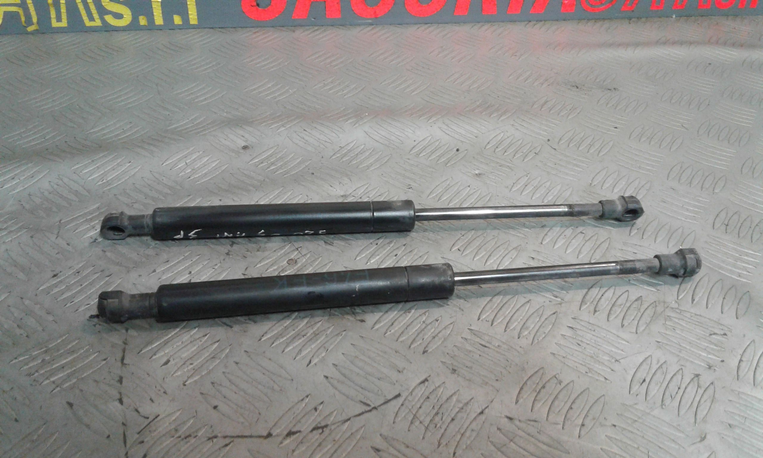 Asta Ammortizzante Cofano Ant. Usato