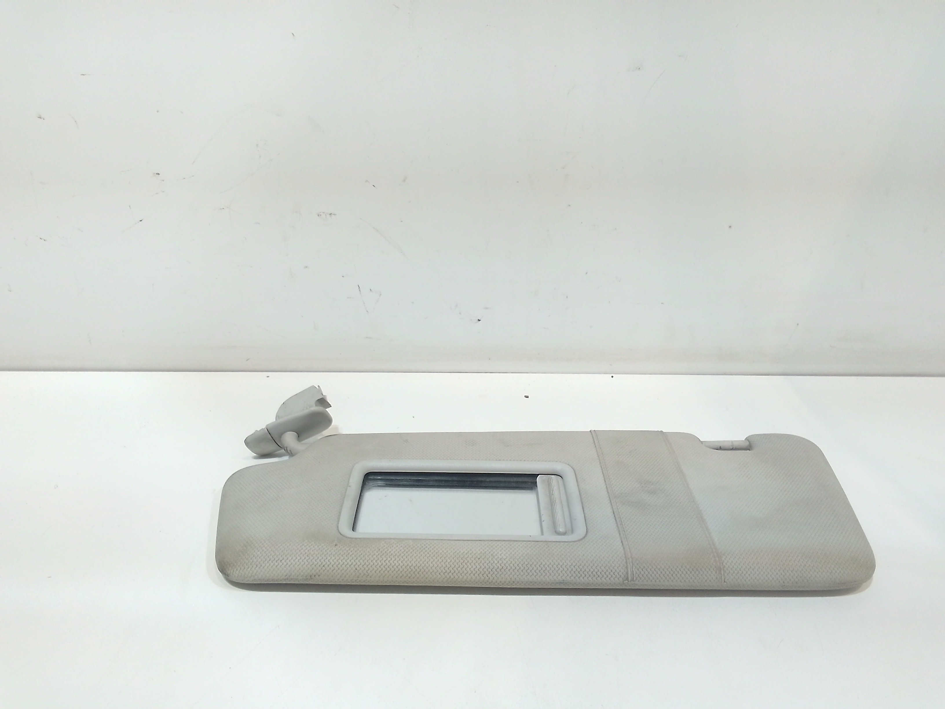 Aletta Parasole Parabrezza Sinistro 8U0857551H7C0 Usato