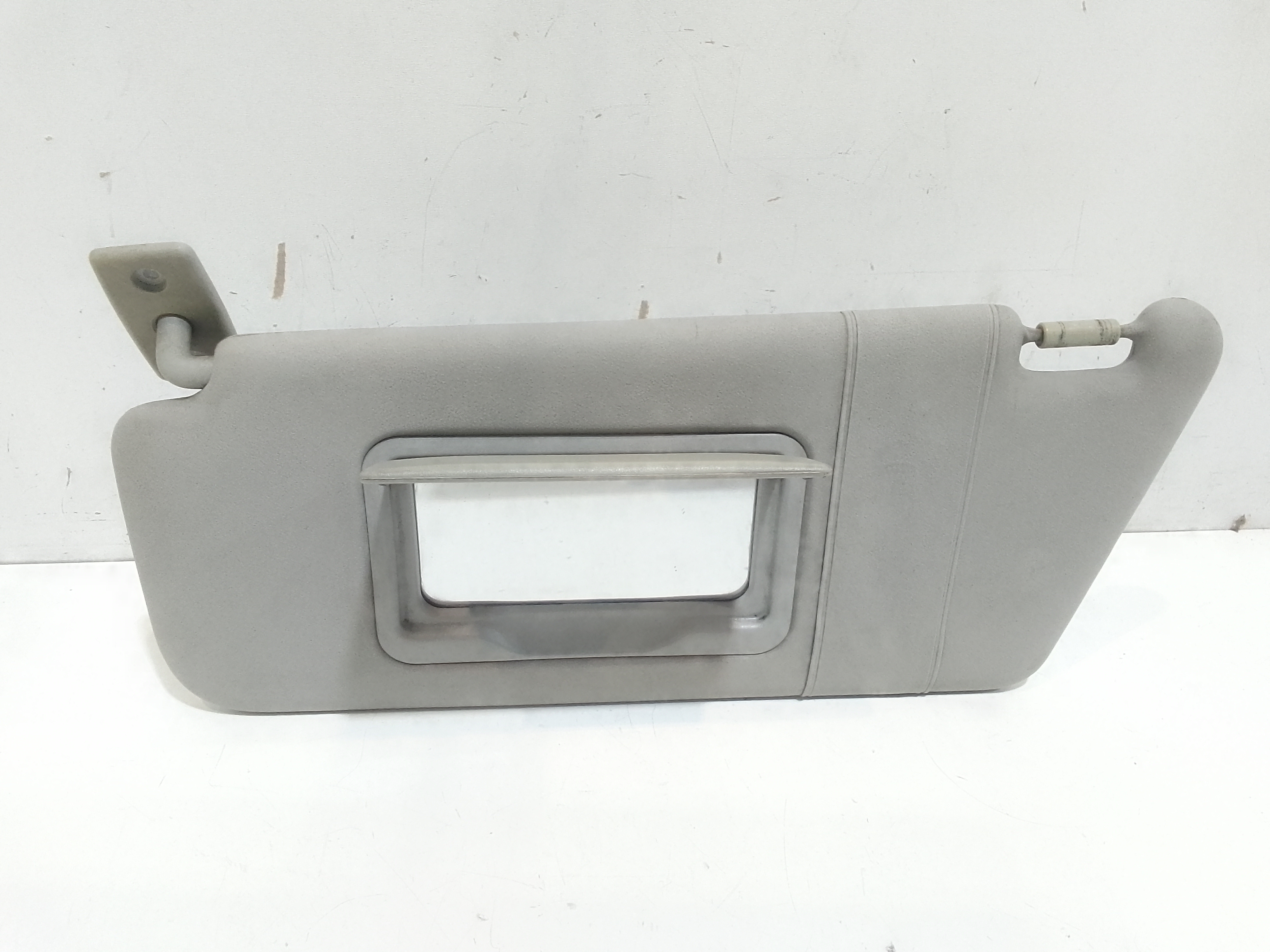 Aletta Parasole Parabrezza Sinistro A1688100110 Usato