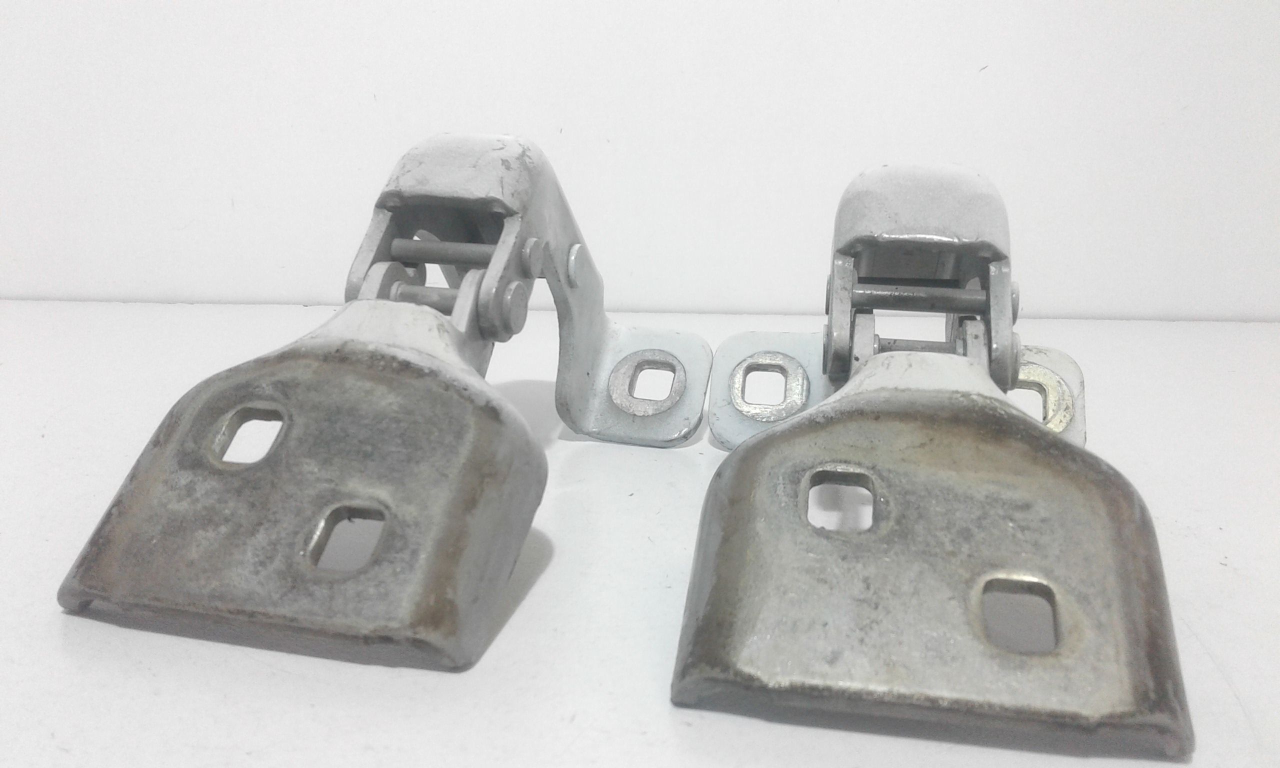 Cerniera Porta Ant. Destro,cerniera Porta Ant.sinistro, Cerniera Porta Post. Destro, Cerniera Porta Post. Sinistro Usato