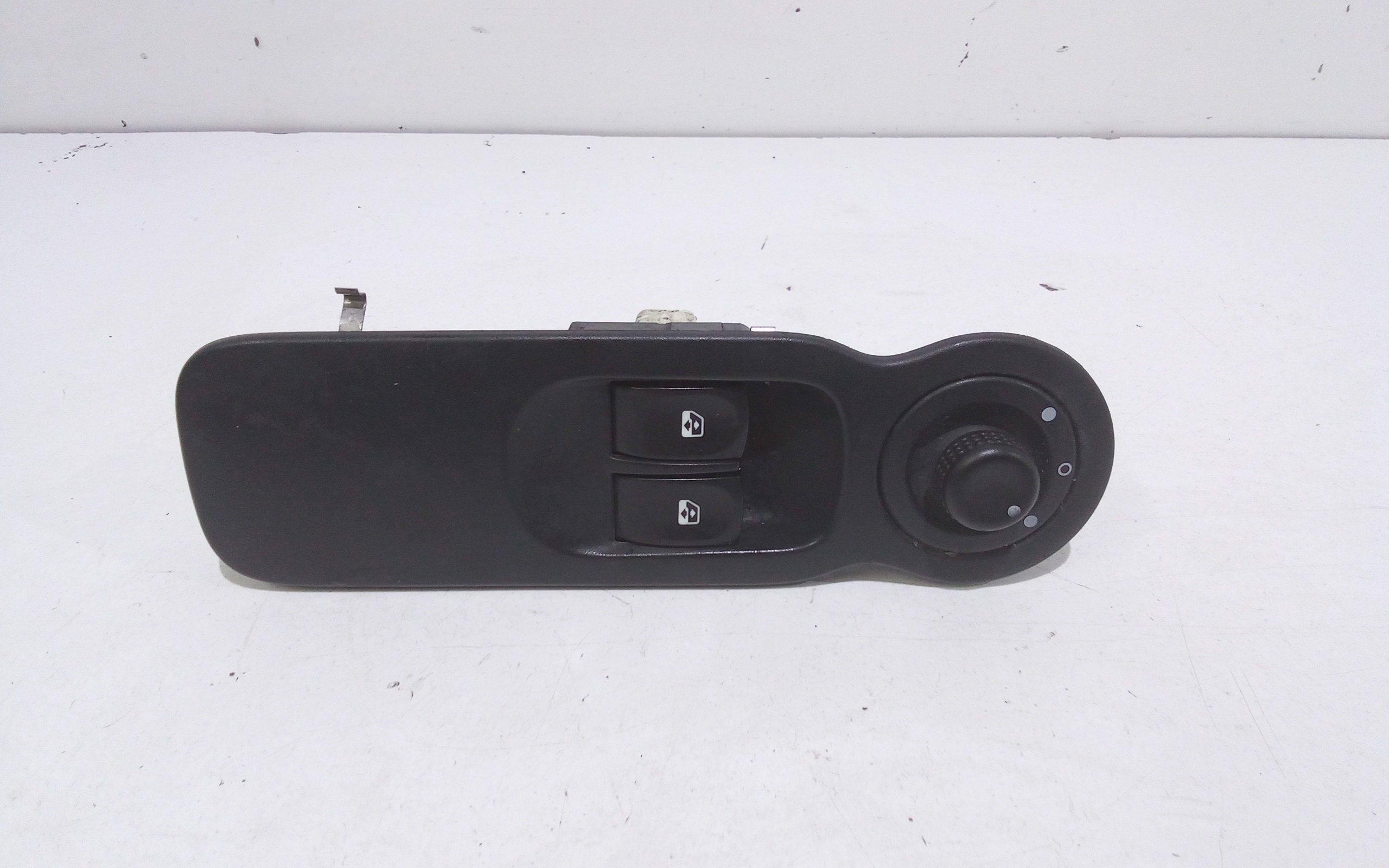 Interruttore Alzacristalli Porta Ant. Sinistro 8200214939 Usato