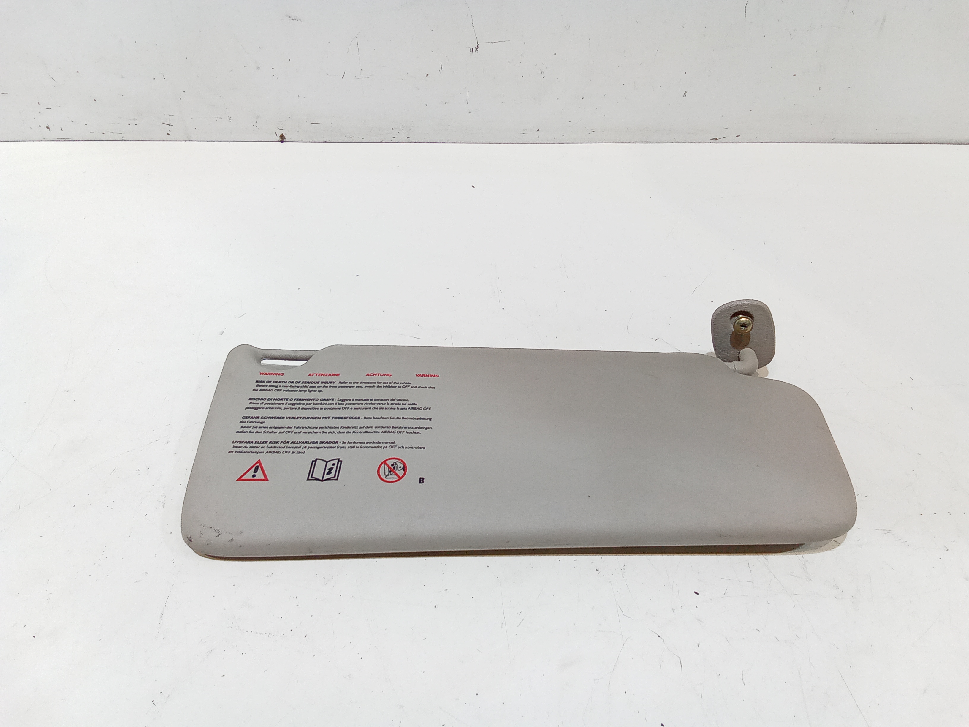 Aletta Parasole Parabrezza Destro 8200809473 Usato