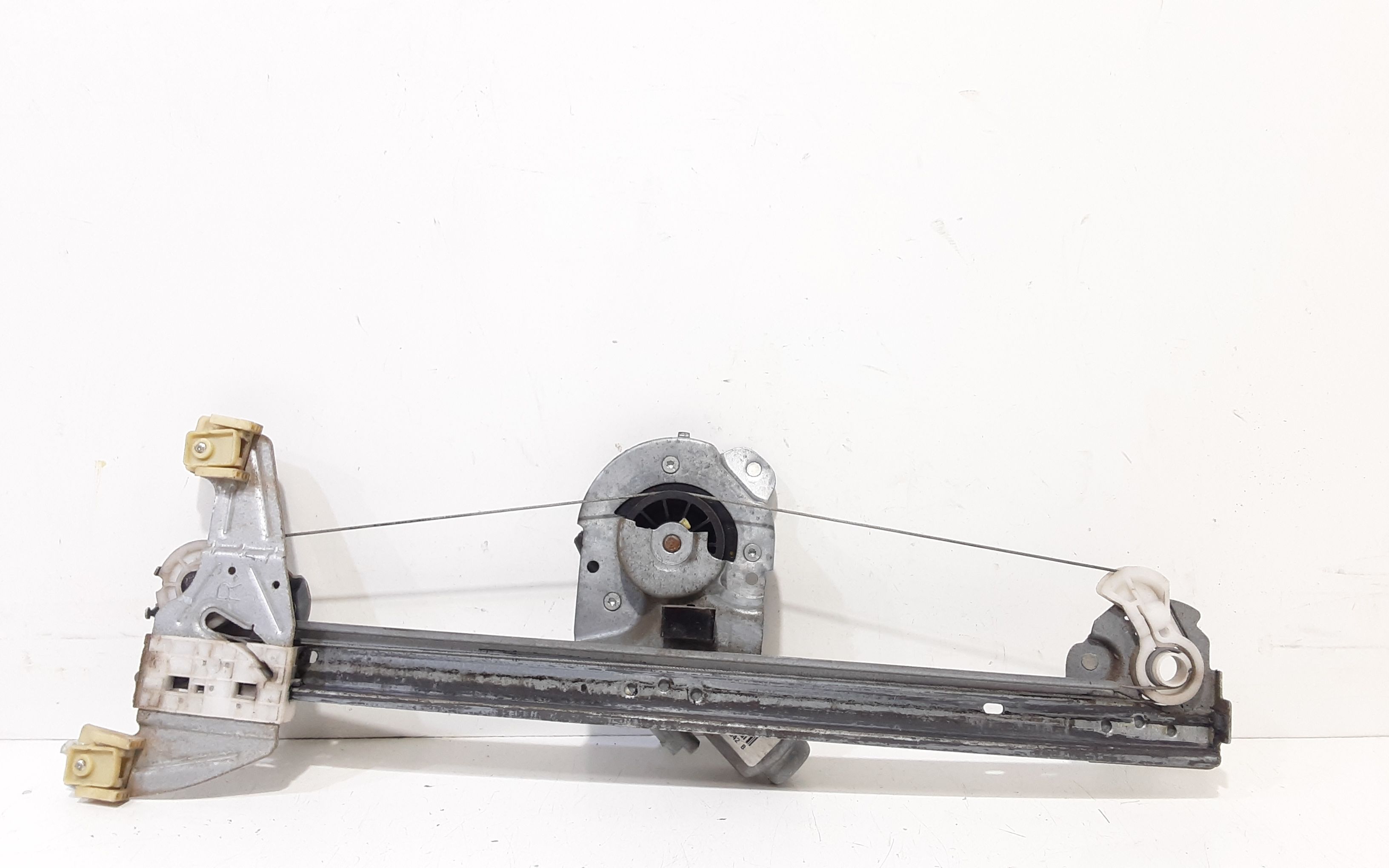 Alzacristallo Porta Ant. Destro 698100H010 Usato