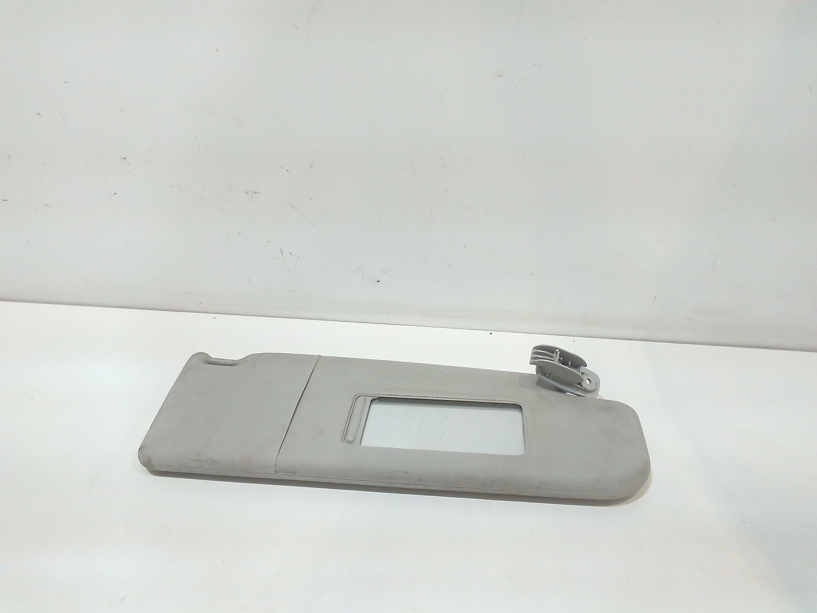 Aletta Parasole Parabrezza Destro 3B0857552X14 Usato