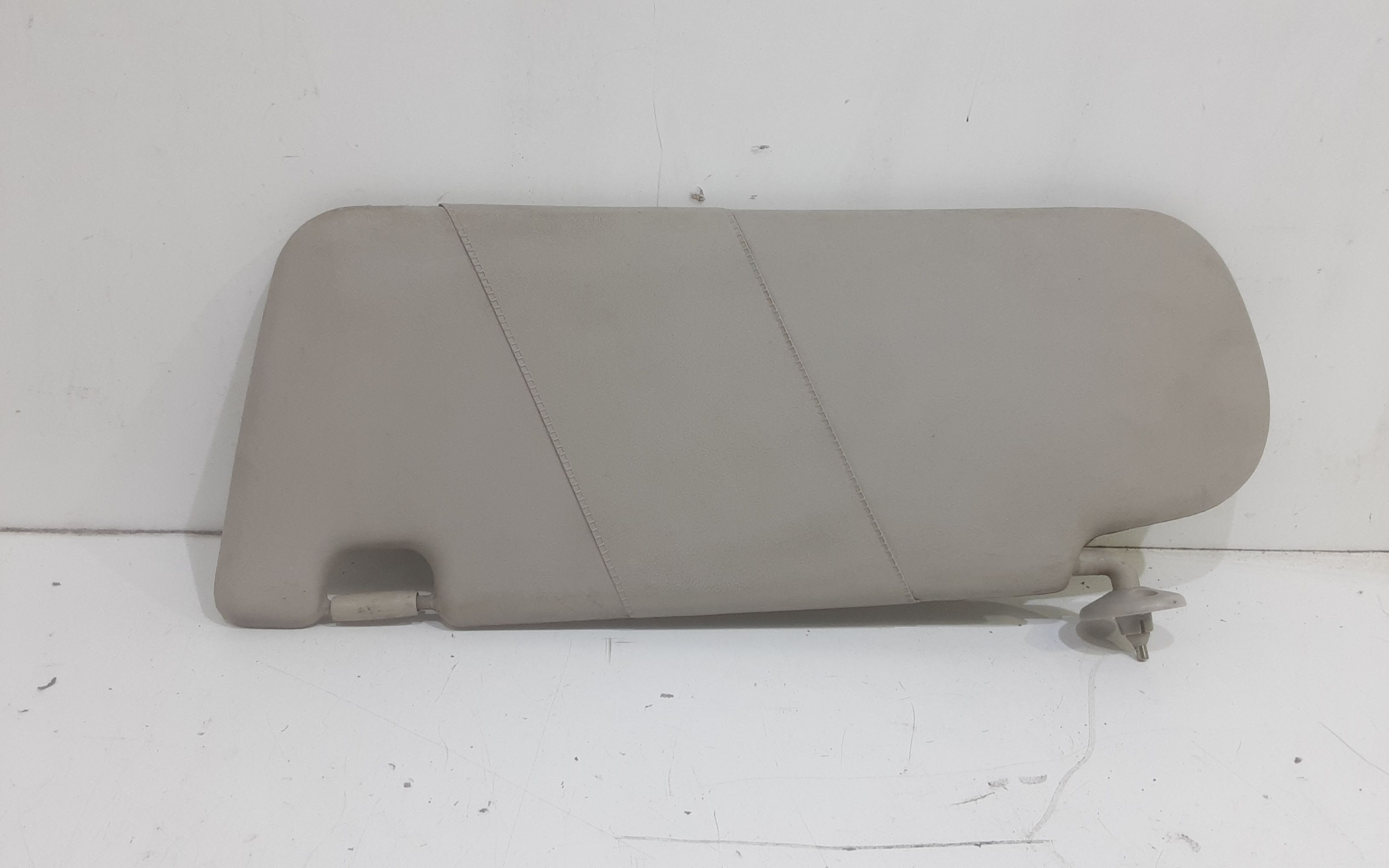 Aletta Parasole Parabrezza Sinistro LR001727 Usato