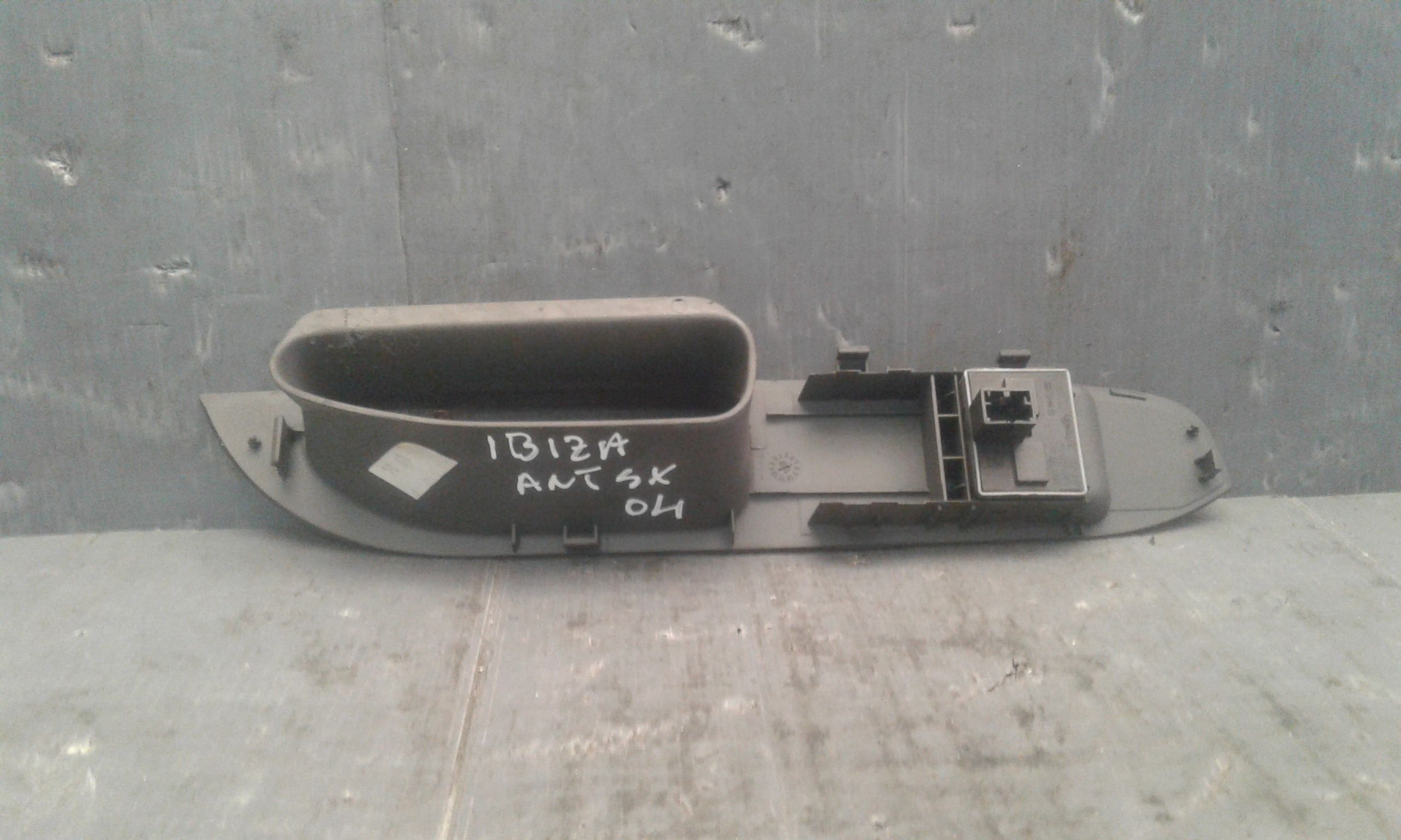 Interruttore Alzacristalli Porta Ant. Sinistro Usato