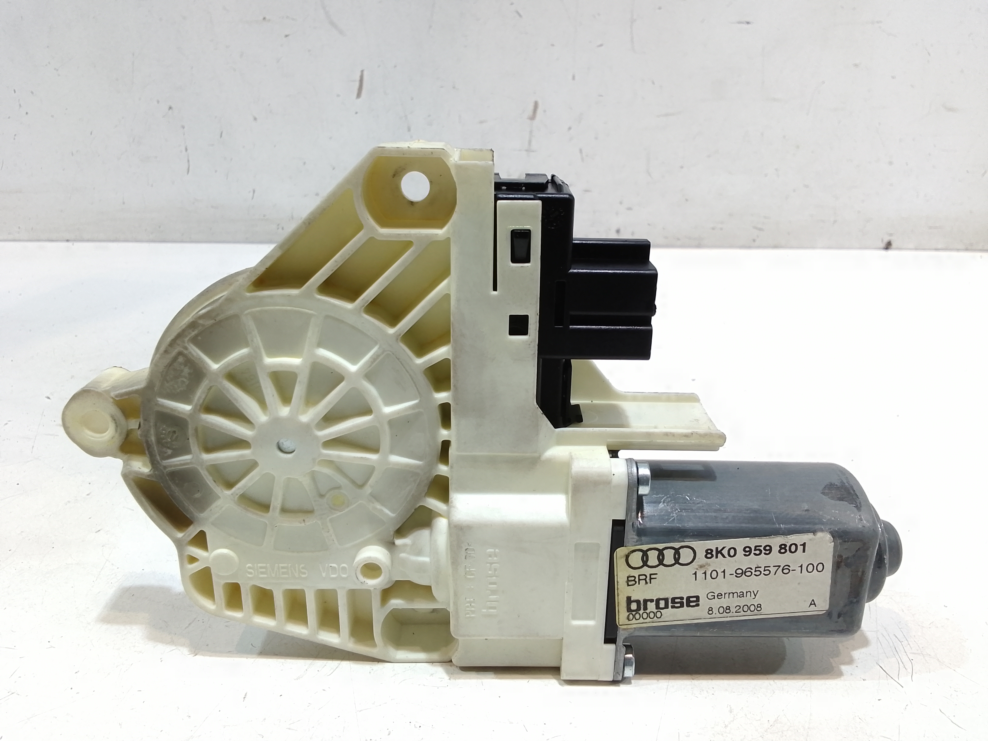 Motorino Alzacristallo Porta Ant. Sinistro 8T0959801B Usato