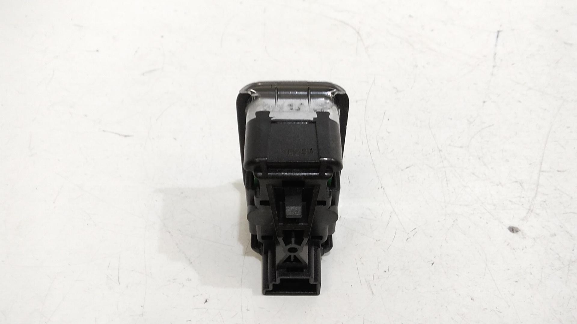 Interruttore Alzacristalli Porta Post. Destro A20490582029107 Usato