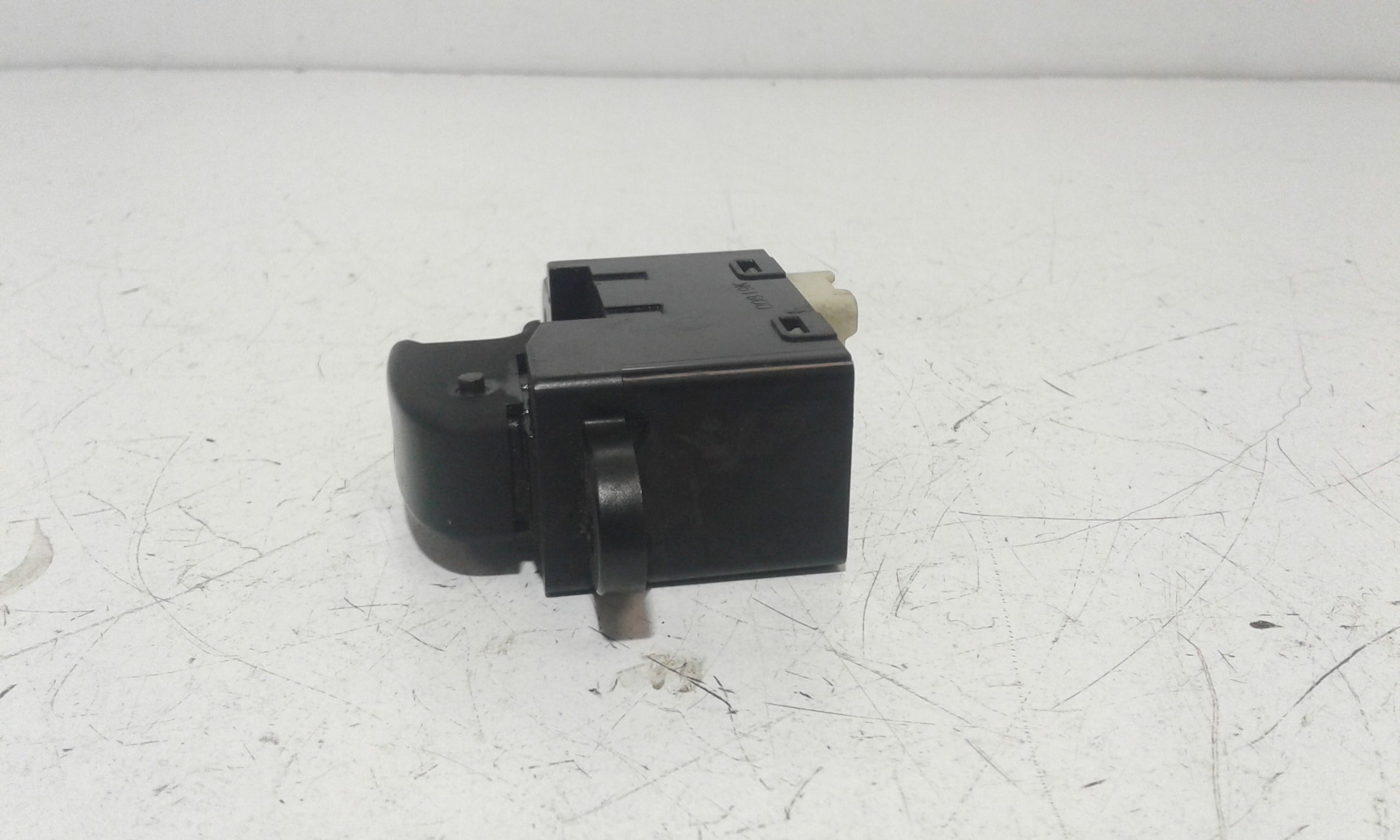 Interruttore Alzacristalli Porta Ant. Destro Usato