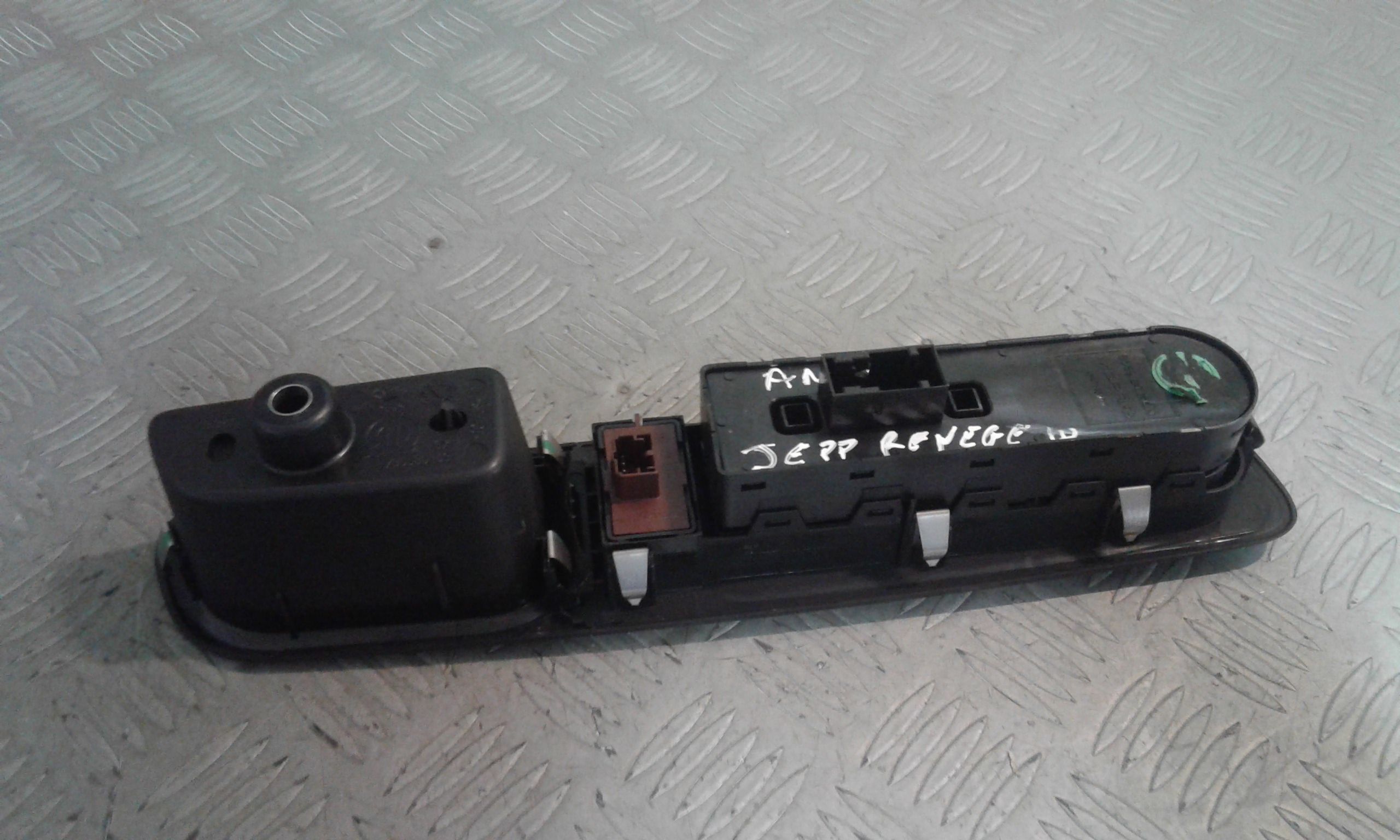 Interruttore Alzacristalli Porta Ant. Sinistro Usato