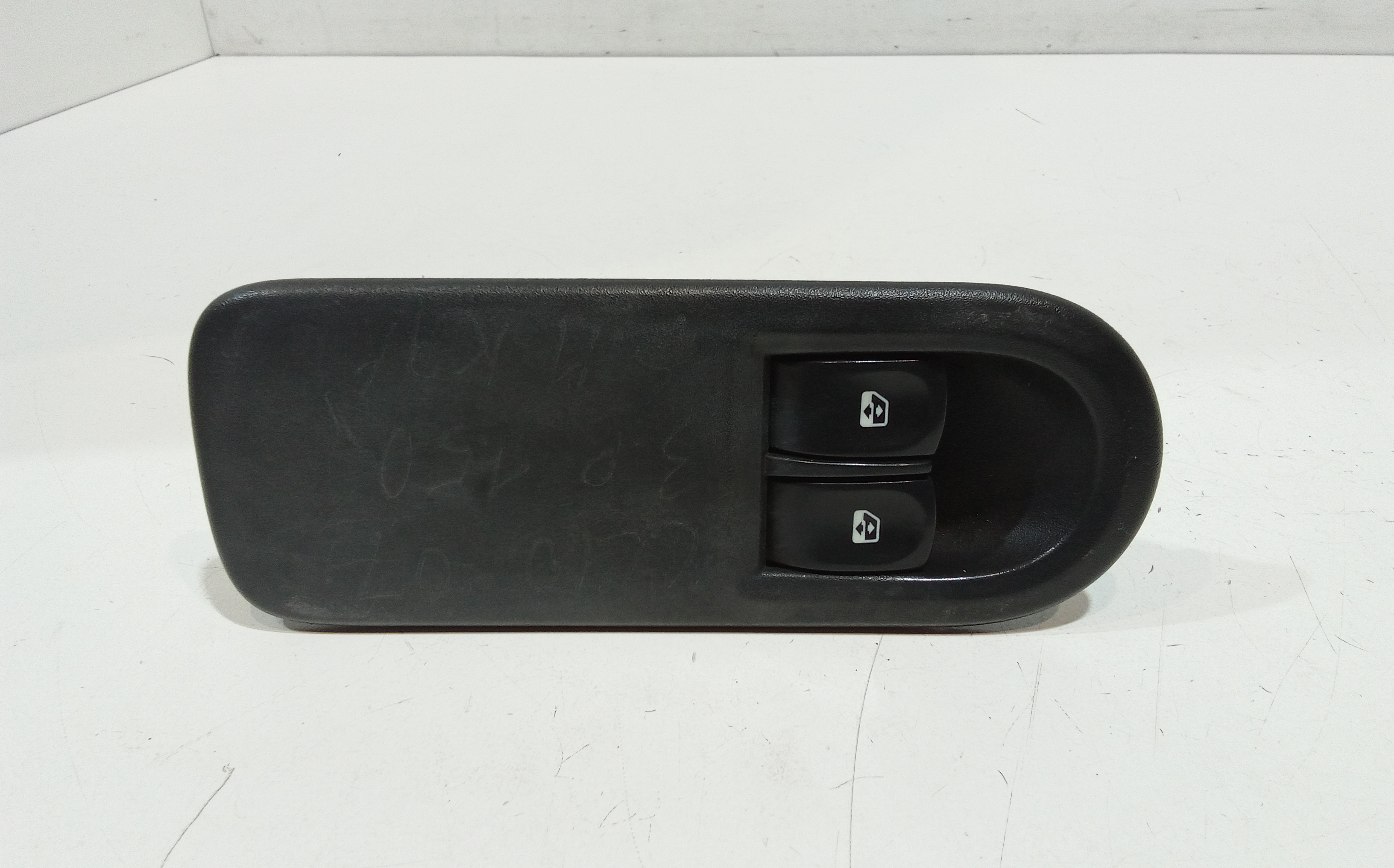 Interruttore Alzacristalli Porta Ant. Sinistro 8200214939 Usato