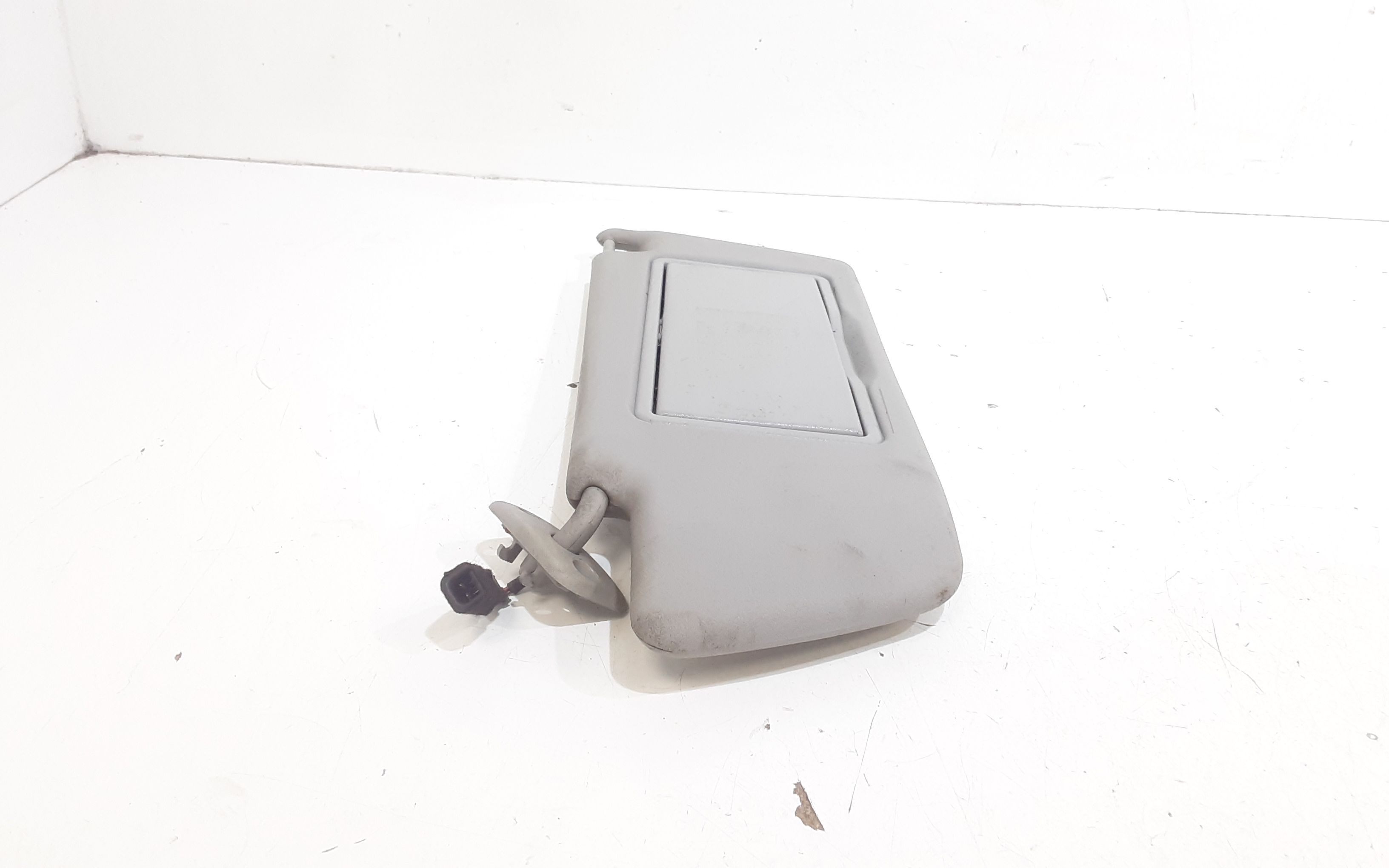 Aletta Parasole Parabrezza Sinistro 13359152 Usato