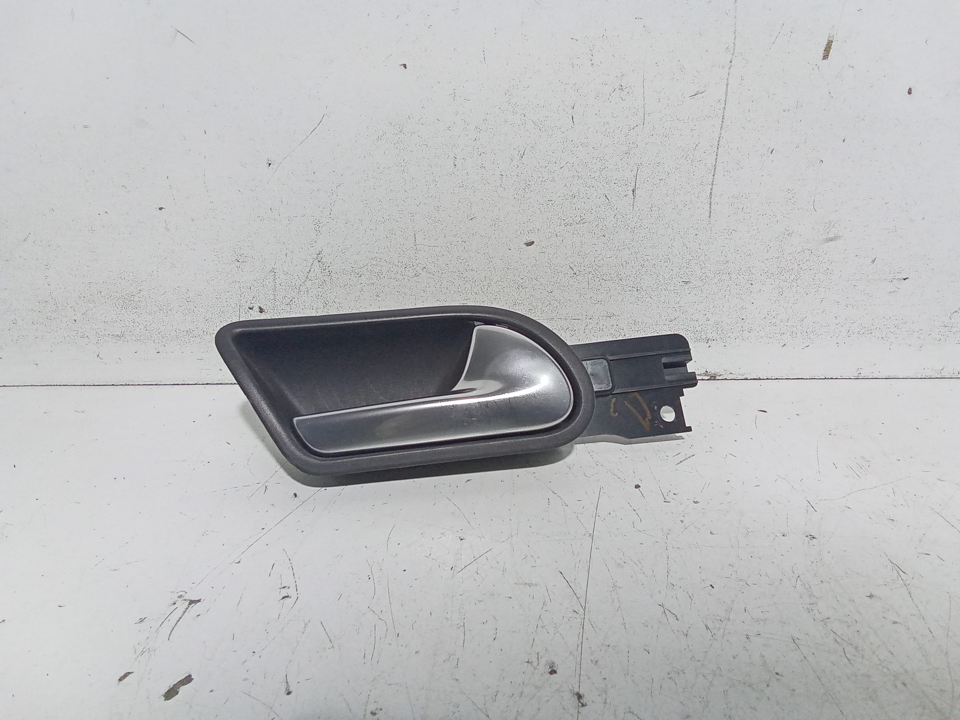 Maniglia Int. Apertura Porta Ant. Destro Usato