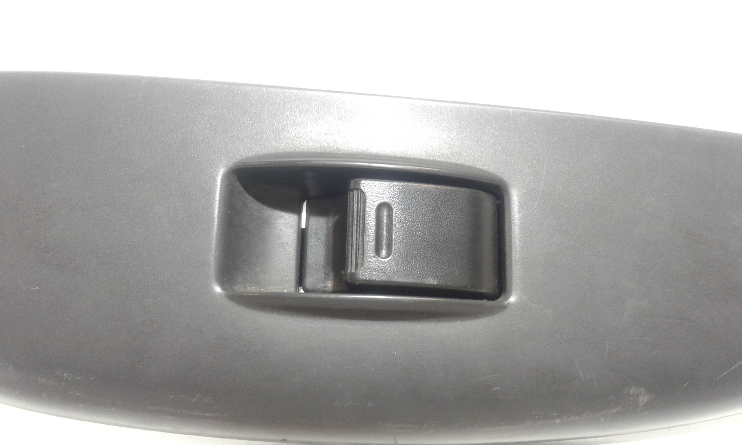 Interruttore Alzacristalli Porta Ant. Destro 8481012080 Usato