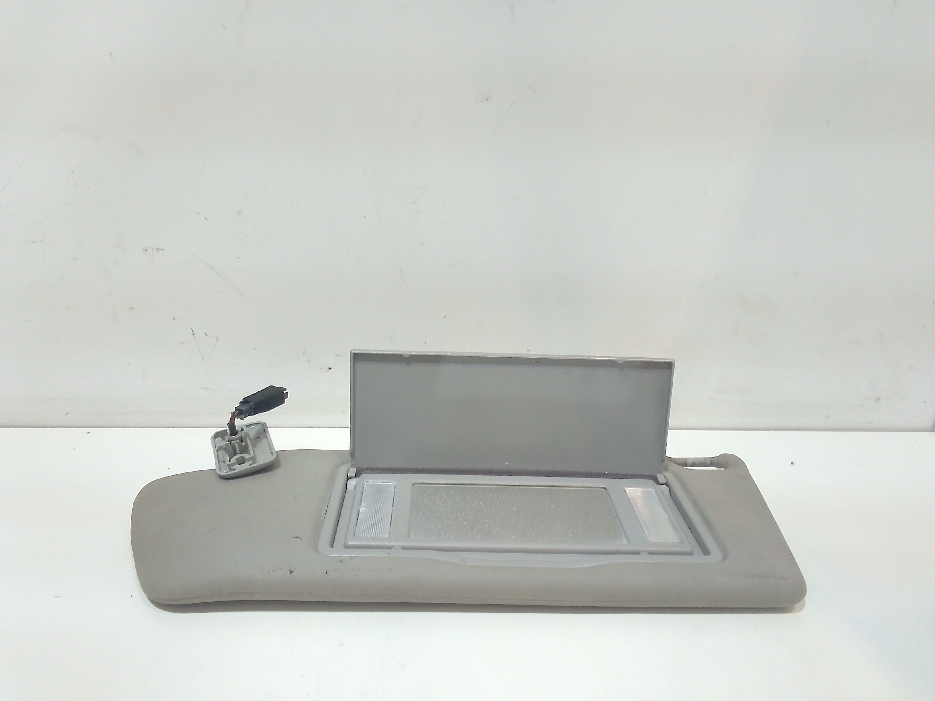 Aletta Parasole Parabrezza Sinistro 13234248 Usato