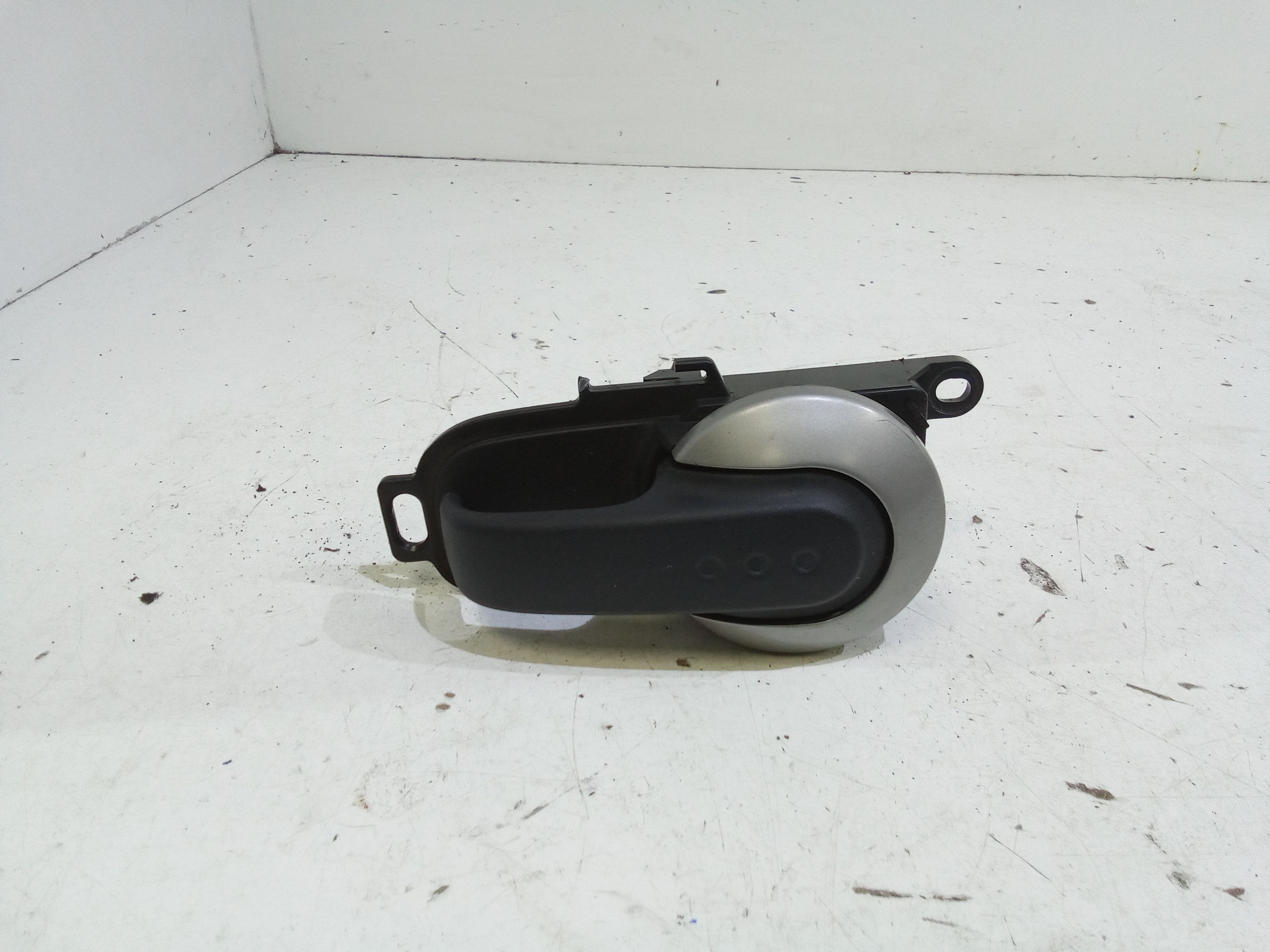 Maniglia Int. Apertura Porta Ant. Sinistro 806719U000 Usato