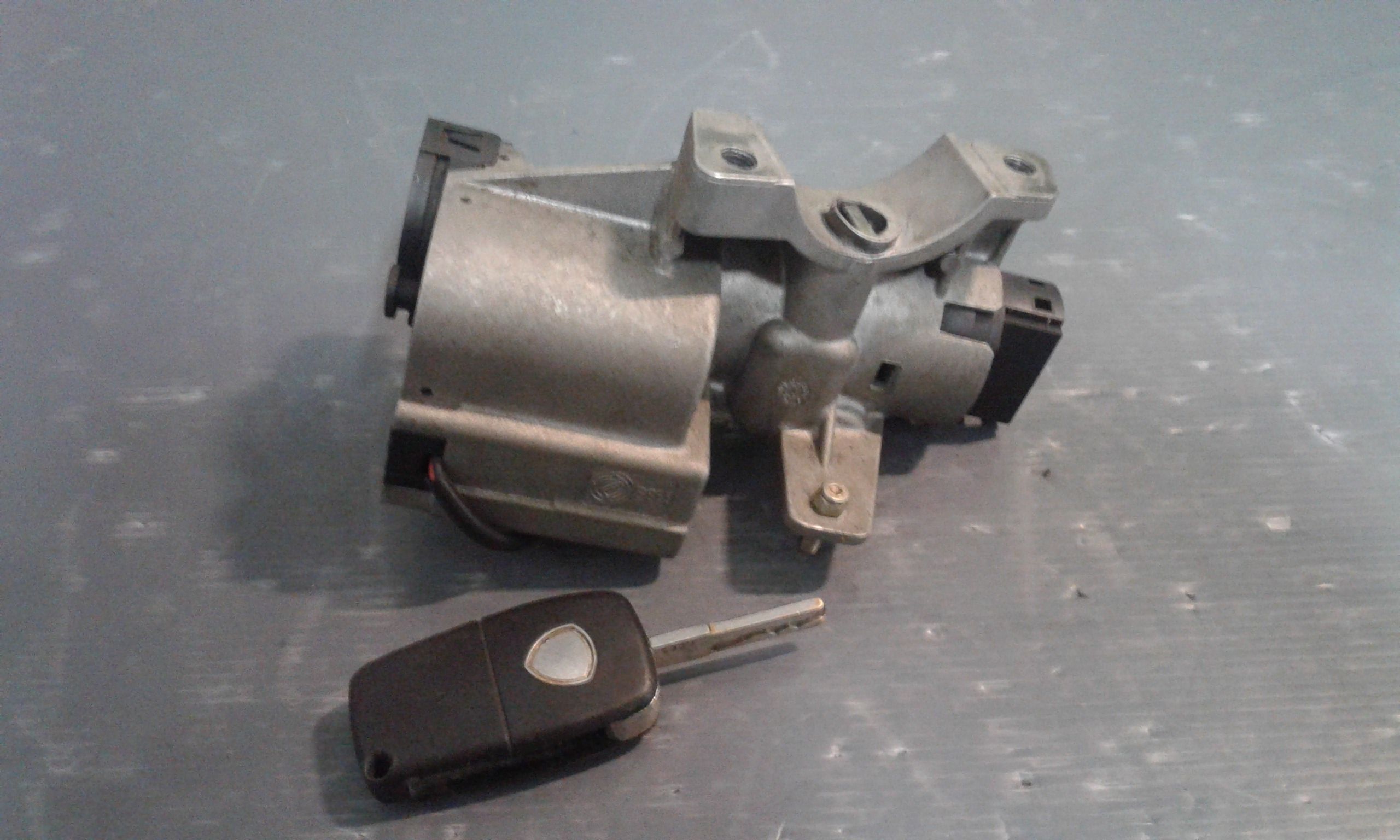 Commutatore Avviamento Con Cilindretti Serrature Usato