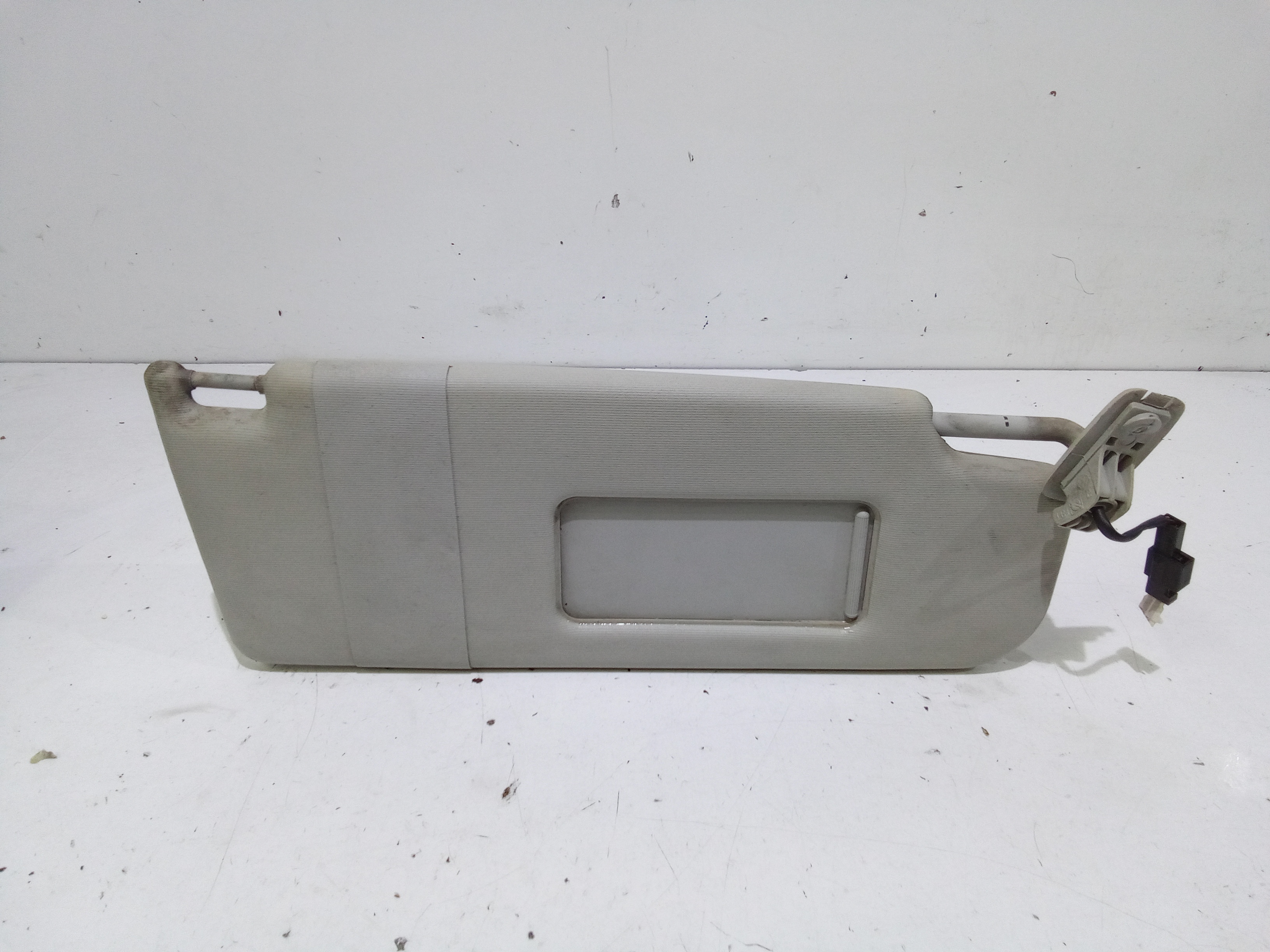 Aletta Parasole Parabrezza Destro 1K0857552L2F4 Usato