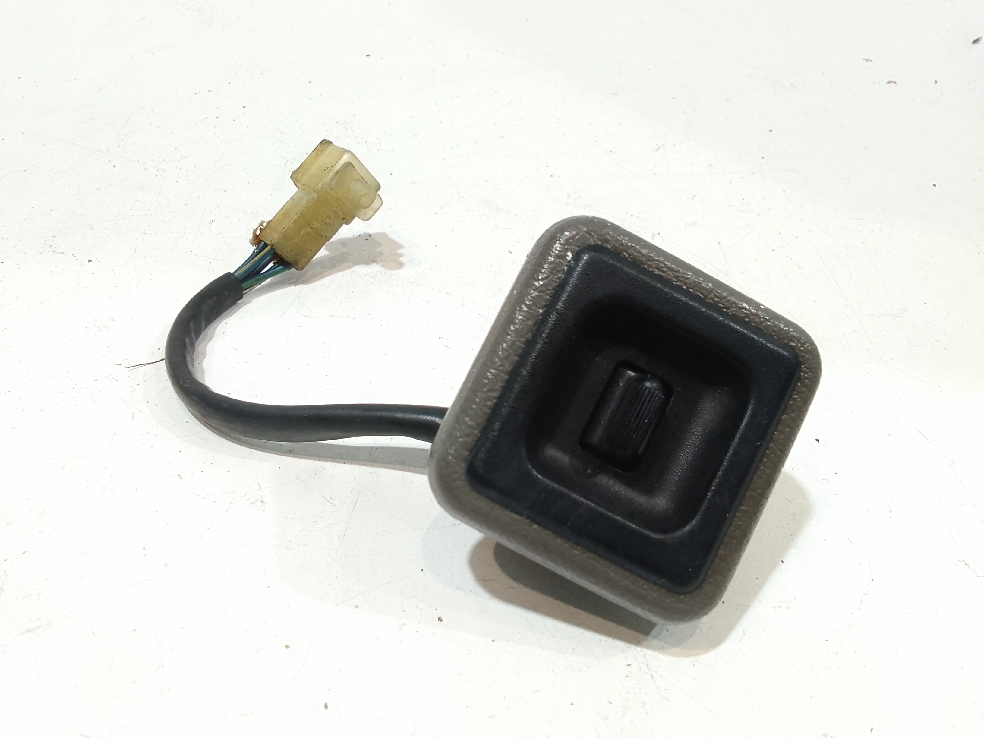 Interruttore Alzacristalli Porta Ant. Destro Usato