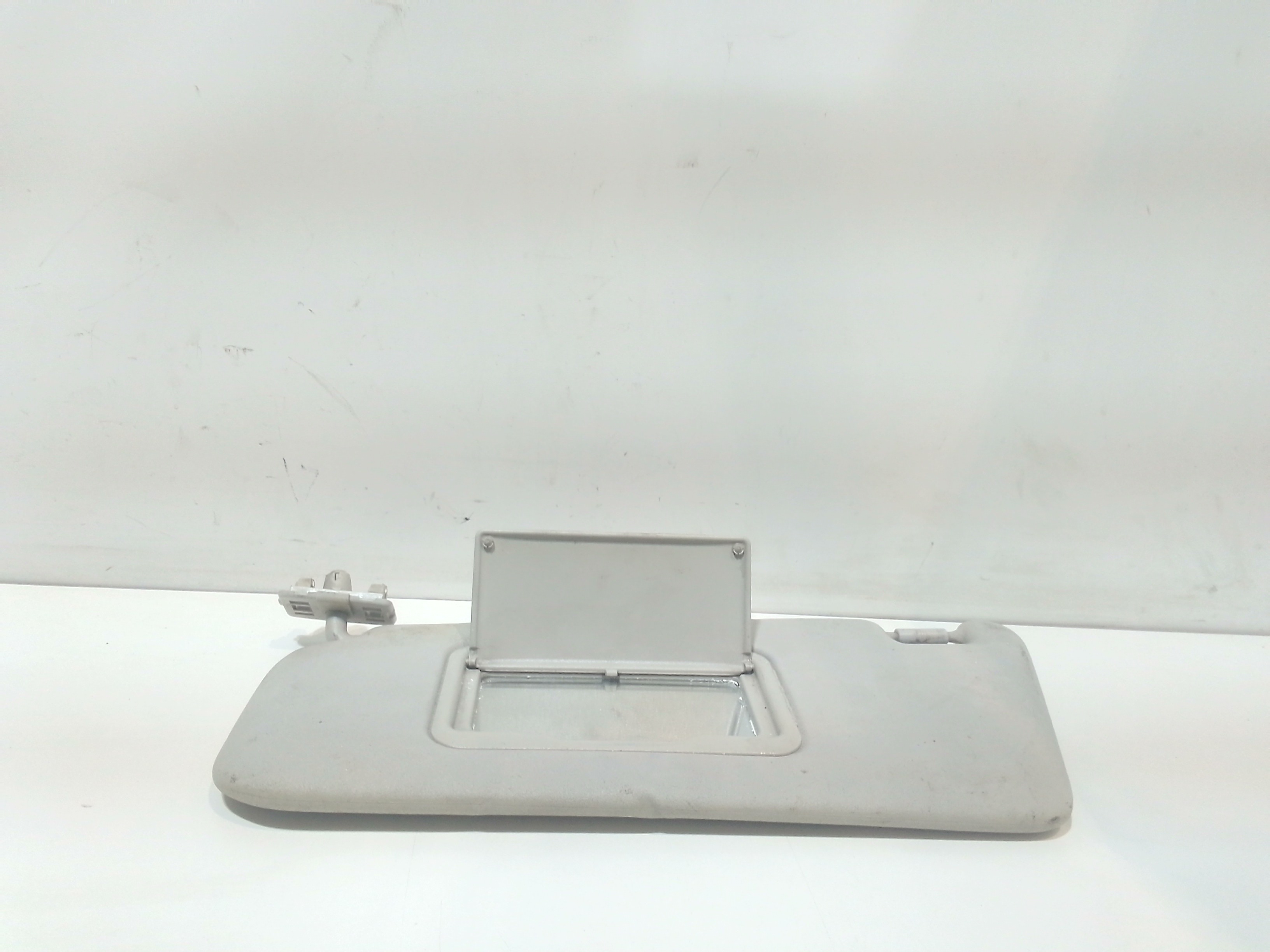 Aletta Parasole Parabrezza Sinistro A16981001107H48 Usato