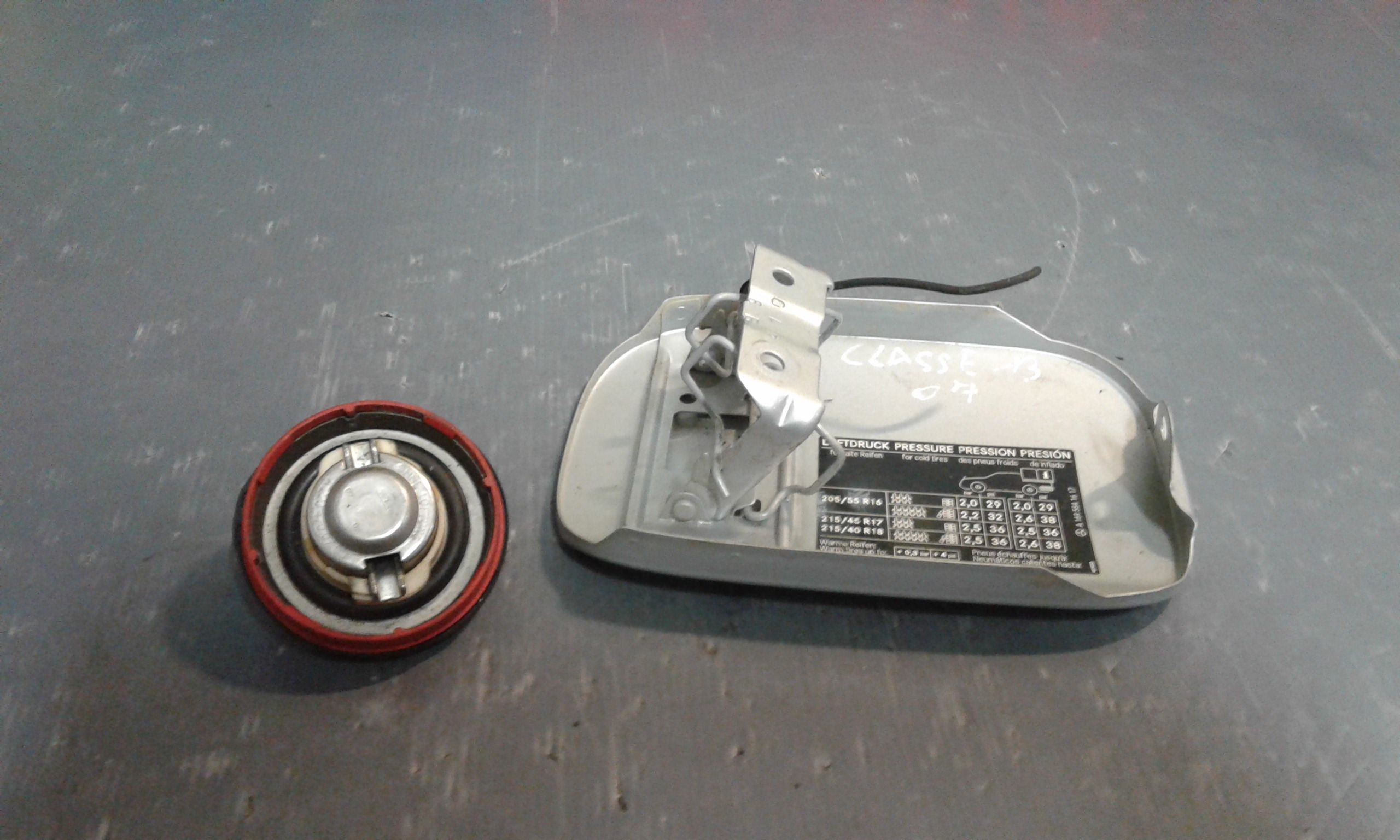 Sportello Carburante A1697500406 Usato