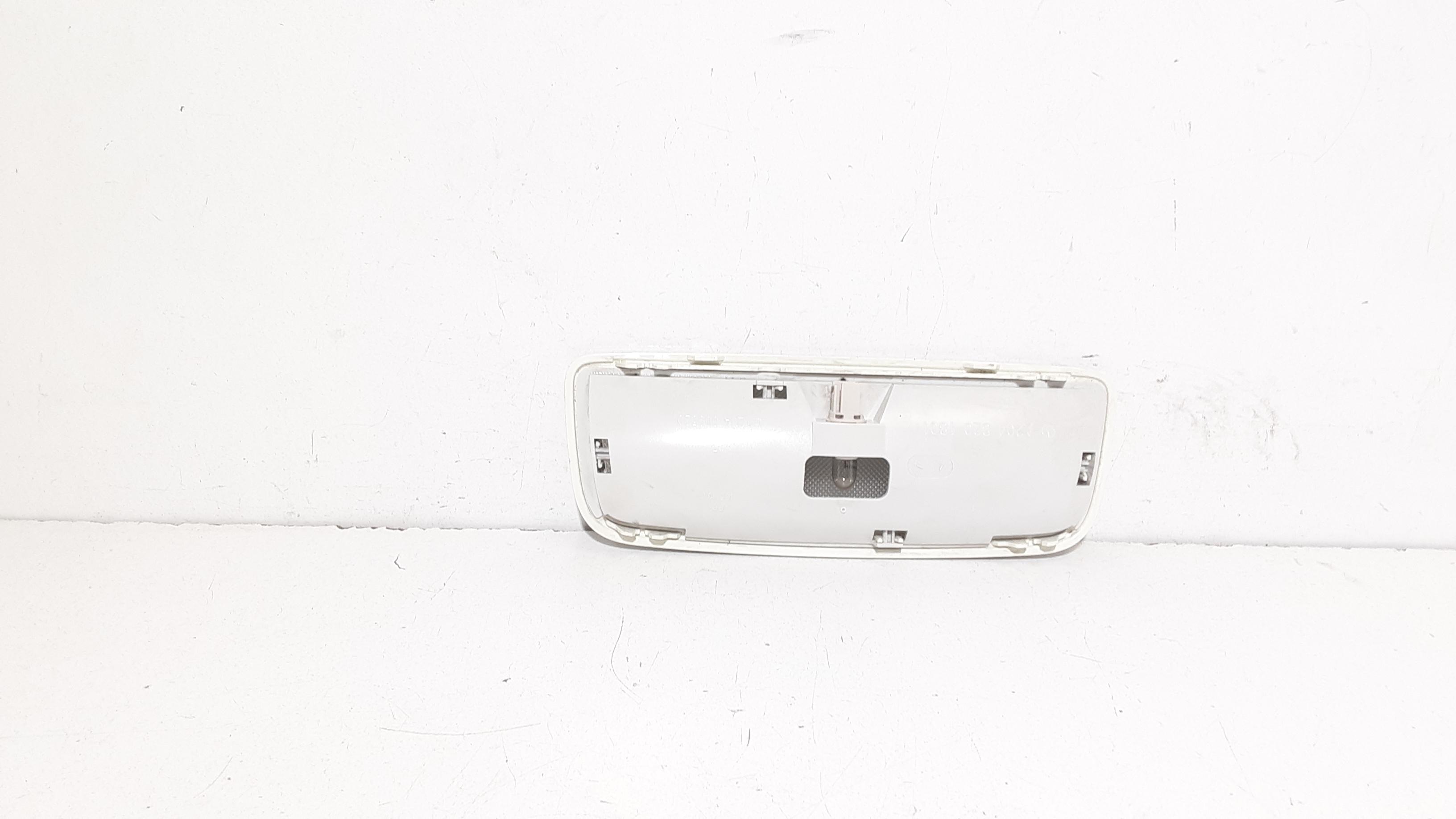 Luce Cortesia Centr. Tetto Usato