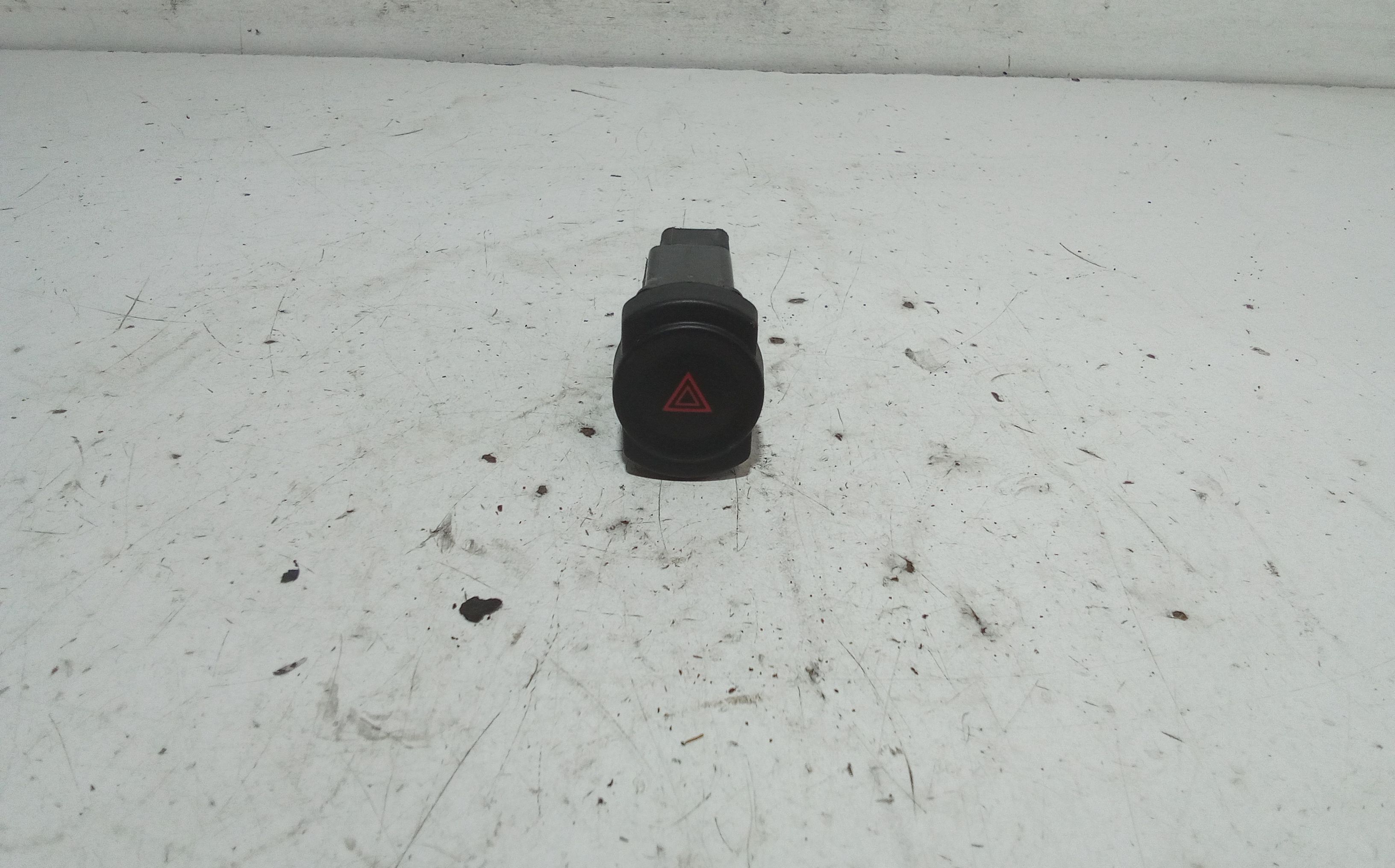 Interruttore Luci Emergenza 8200602232 Usato