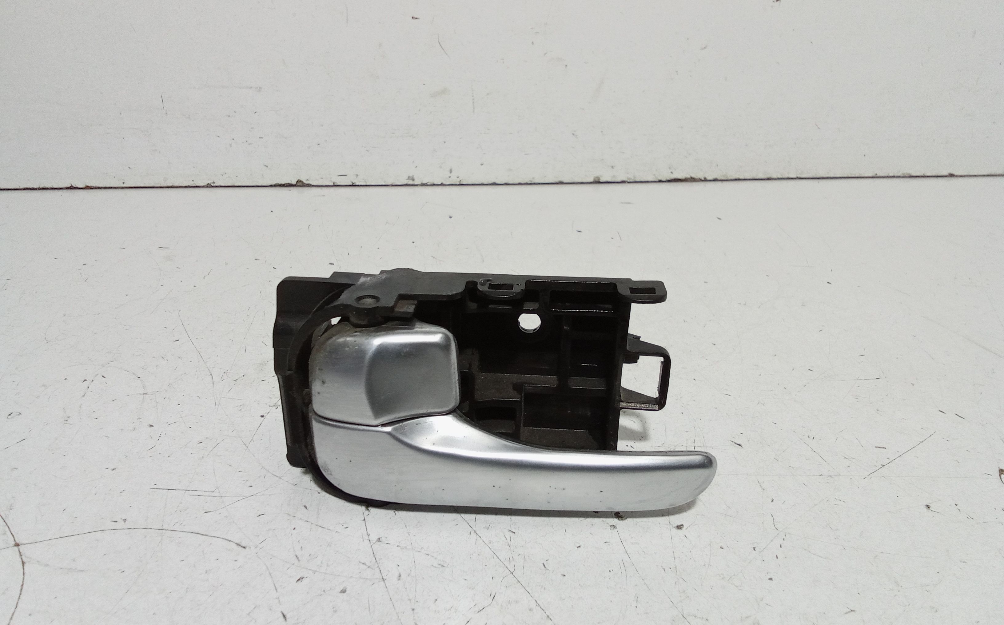 Maniglia Int. Apertura Porta Ant. Sinistro 806719F003 Usato