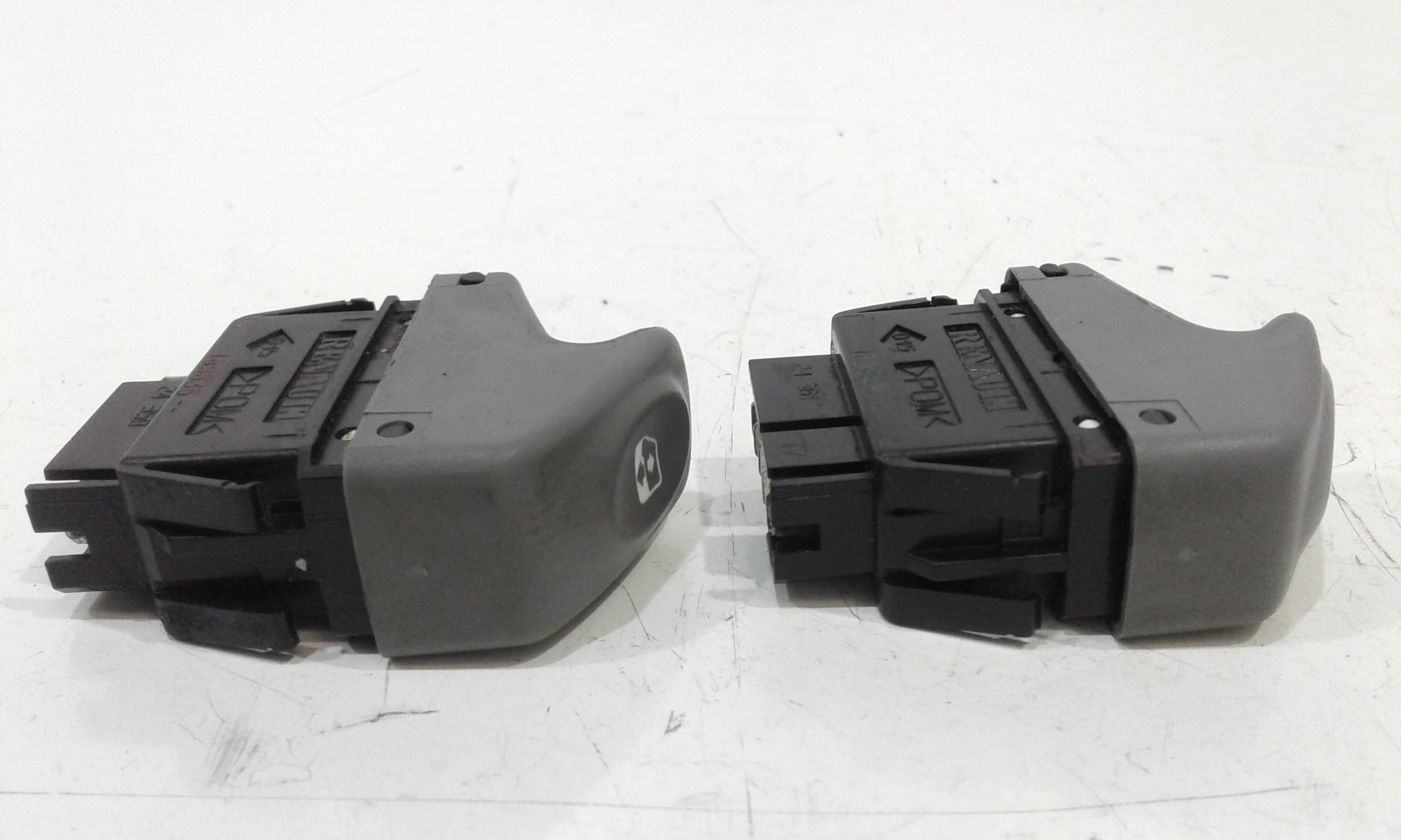 Interruttore Alzacristalli Porta Ant. Sinistro 7700432963 Usato