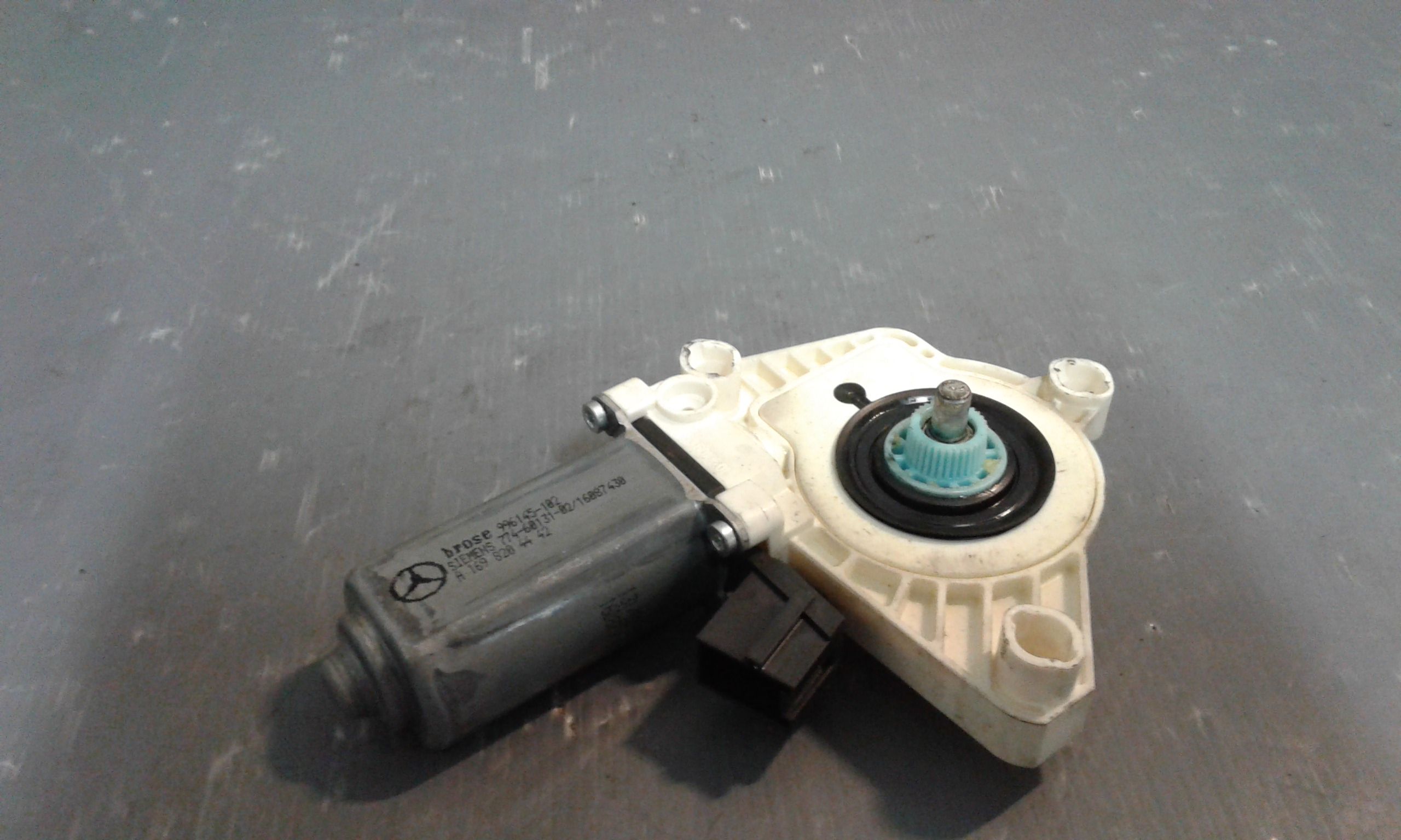 Motorino Alzacristallo Porta Ant. Destro A1698201642 Usato