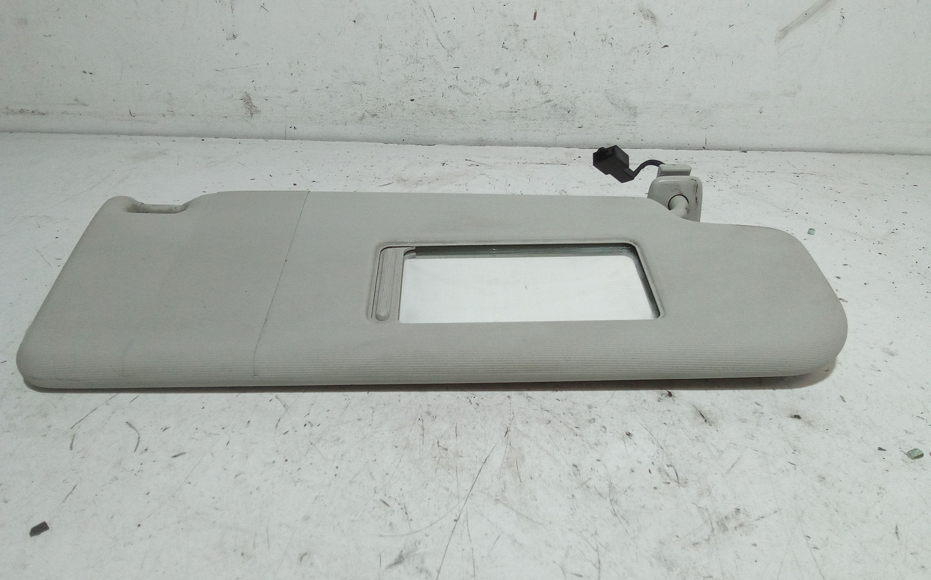 Aletta Parasole Parabrezza Destro 1K0857552L2F4 Usato