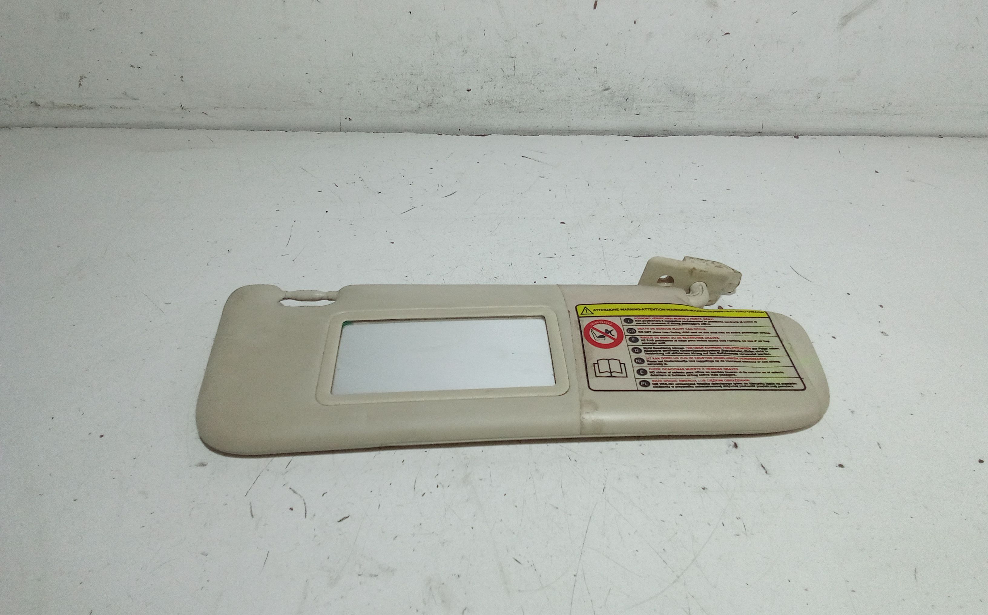 Aletta Parasole Parabrezza Destro 735452613 Usato