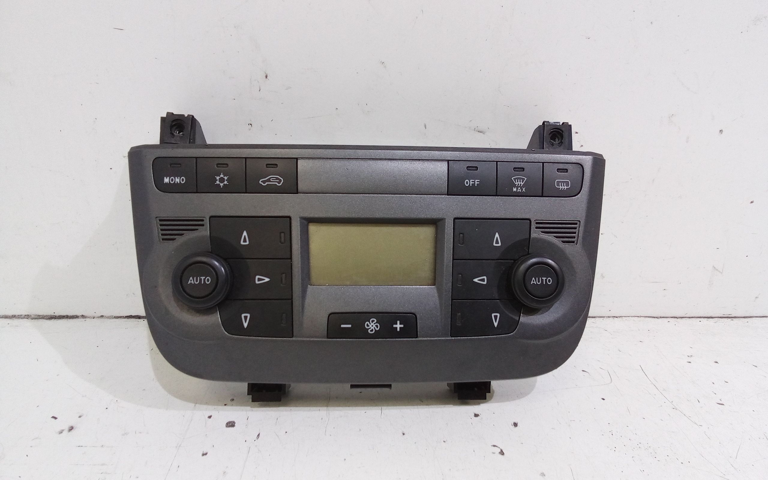 Blocco Comando Climatizzazione 77363920 Usato