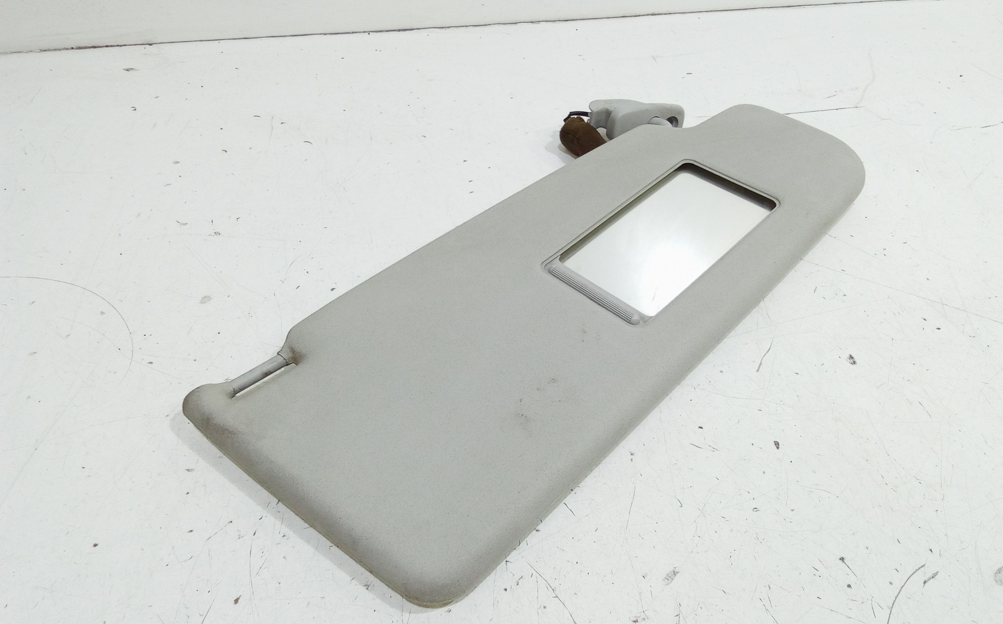 Aletta Parasole Parabrezza Destro 1K0857552L2F4 Usato